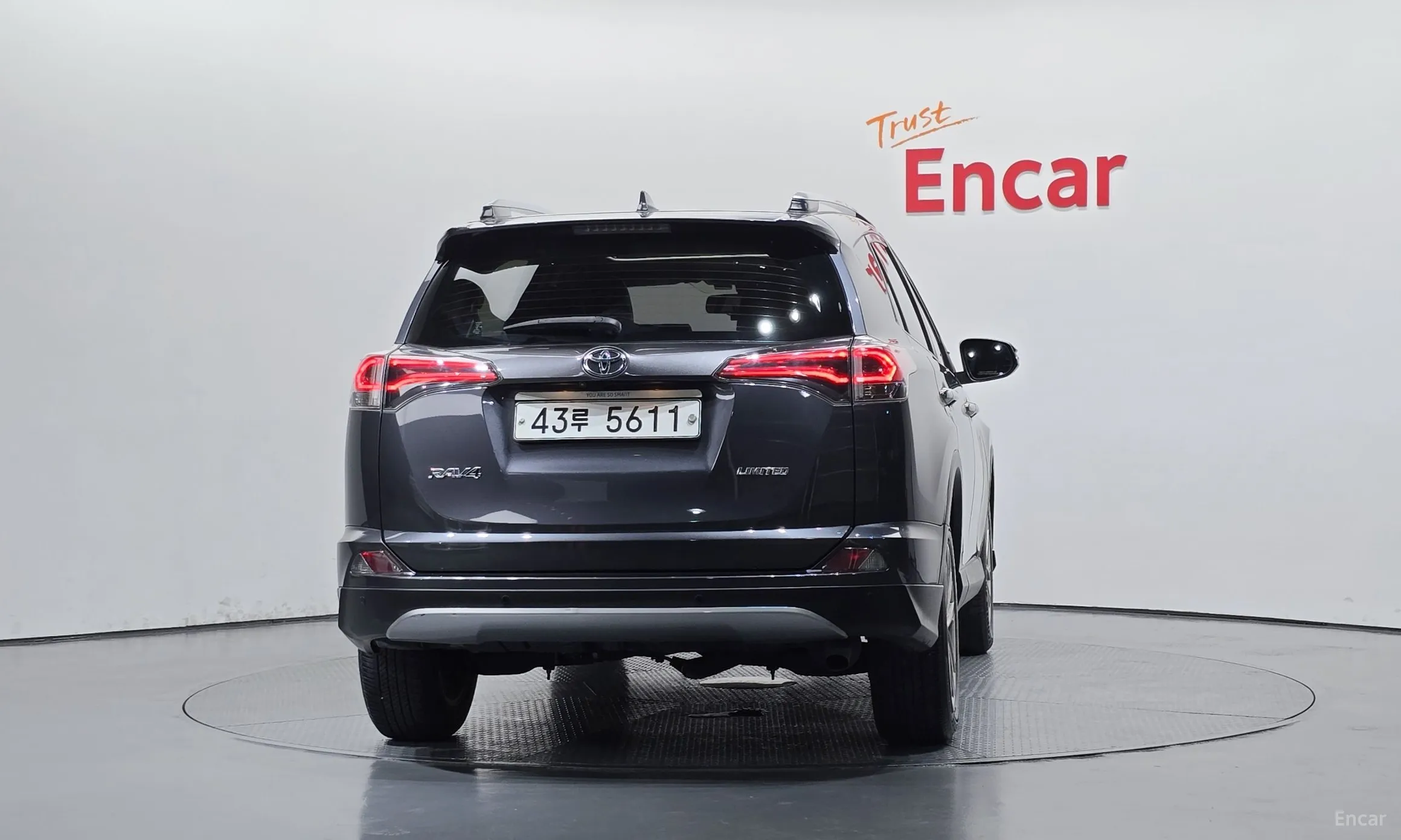Toyota RAV4 превью 4