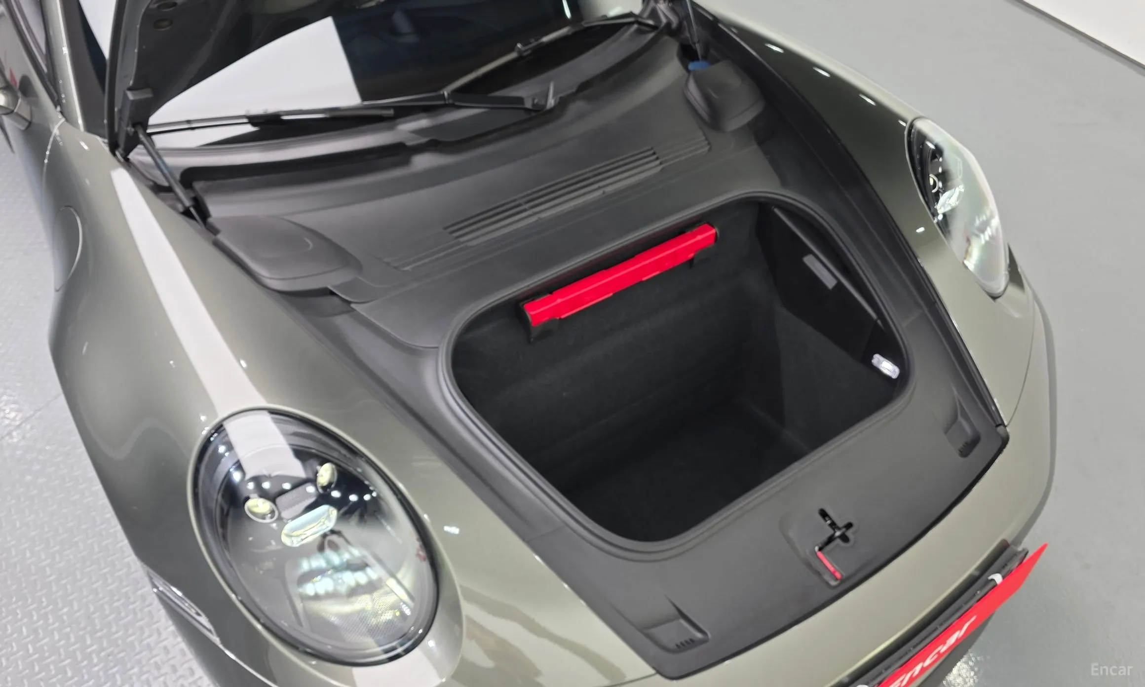 Porsche 911 (992) превью 6