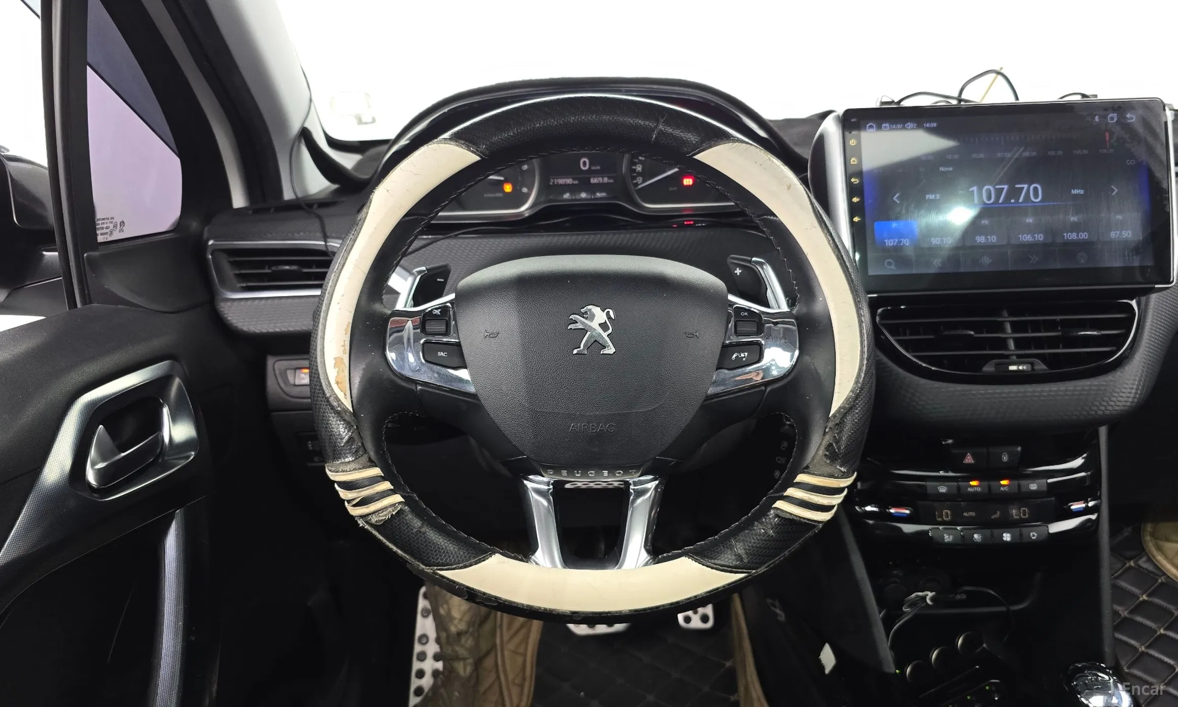 Peugeot 2008. превью 13
