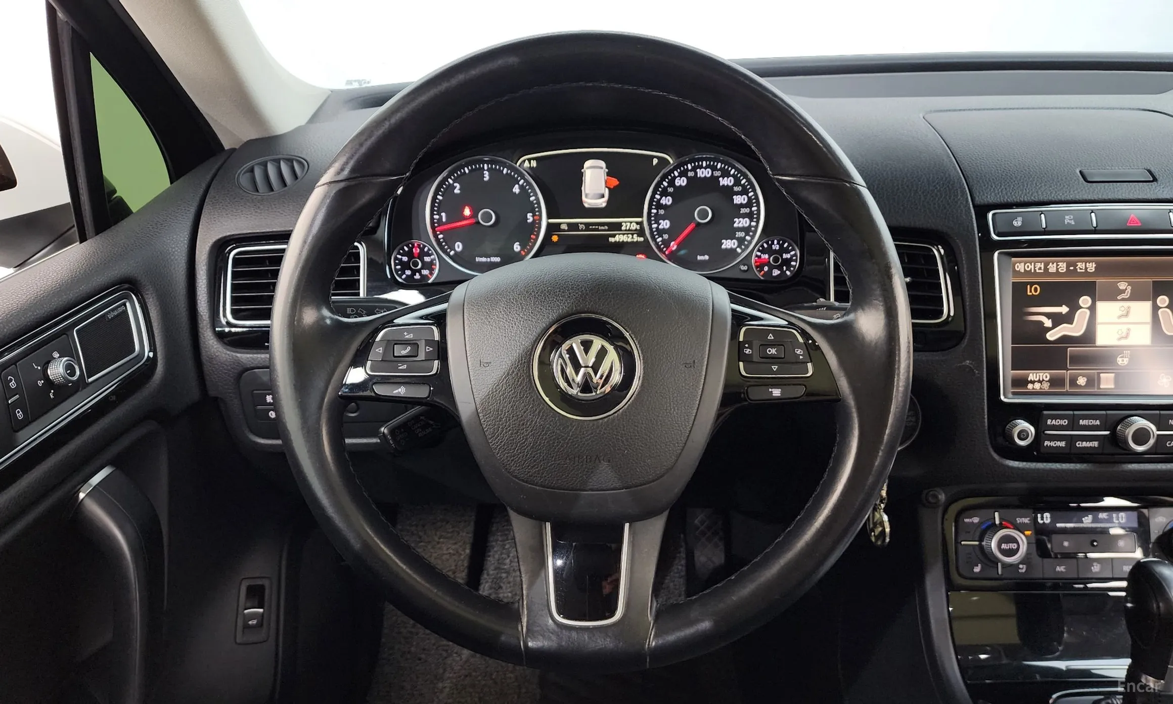 Volkswagen New Touareg превью 13