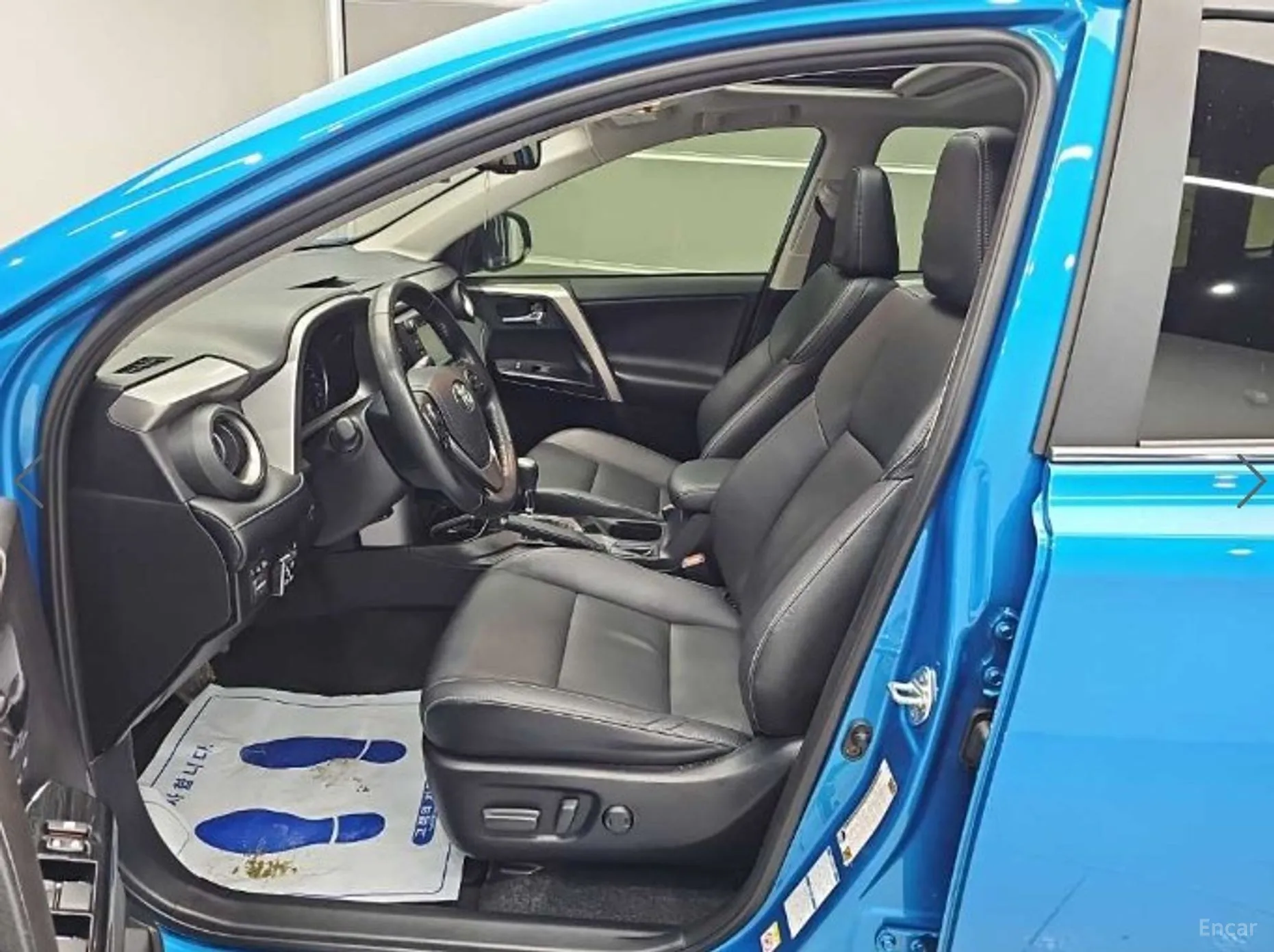 Toyota RAV4 превью 12