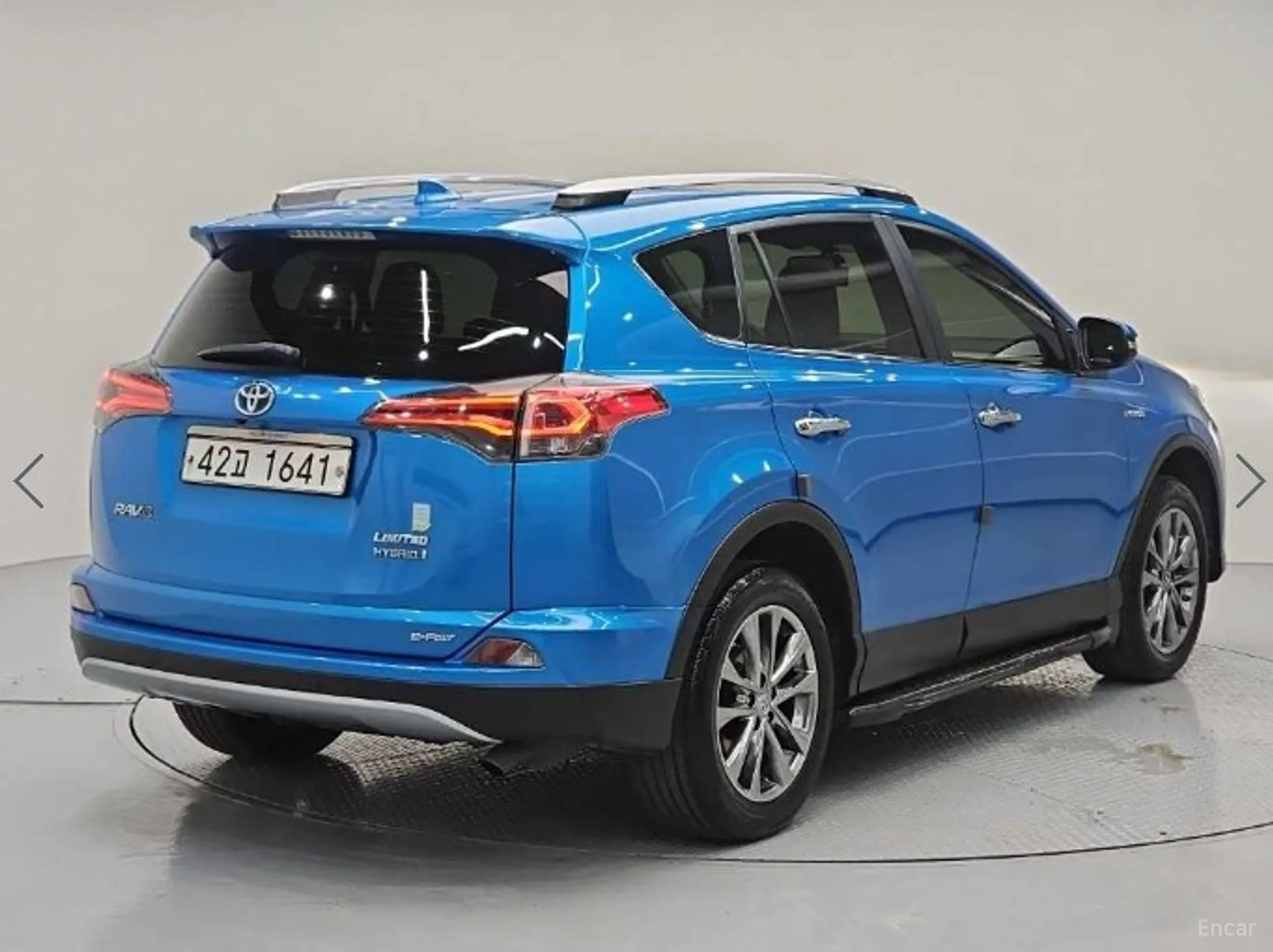 Toyota RAV4 превью 5