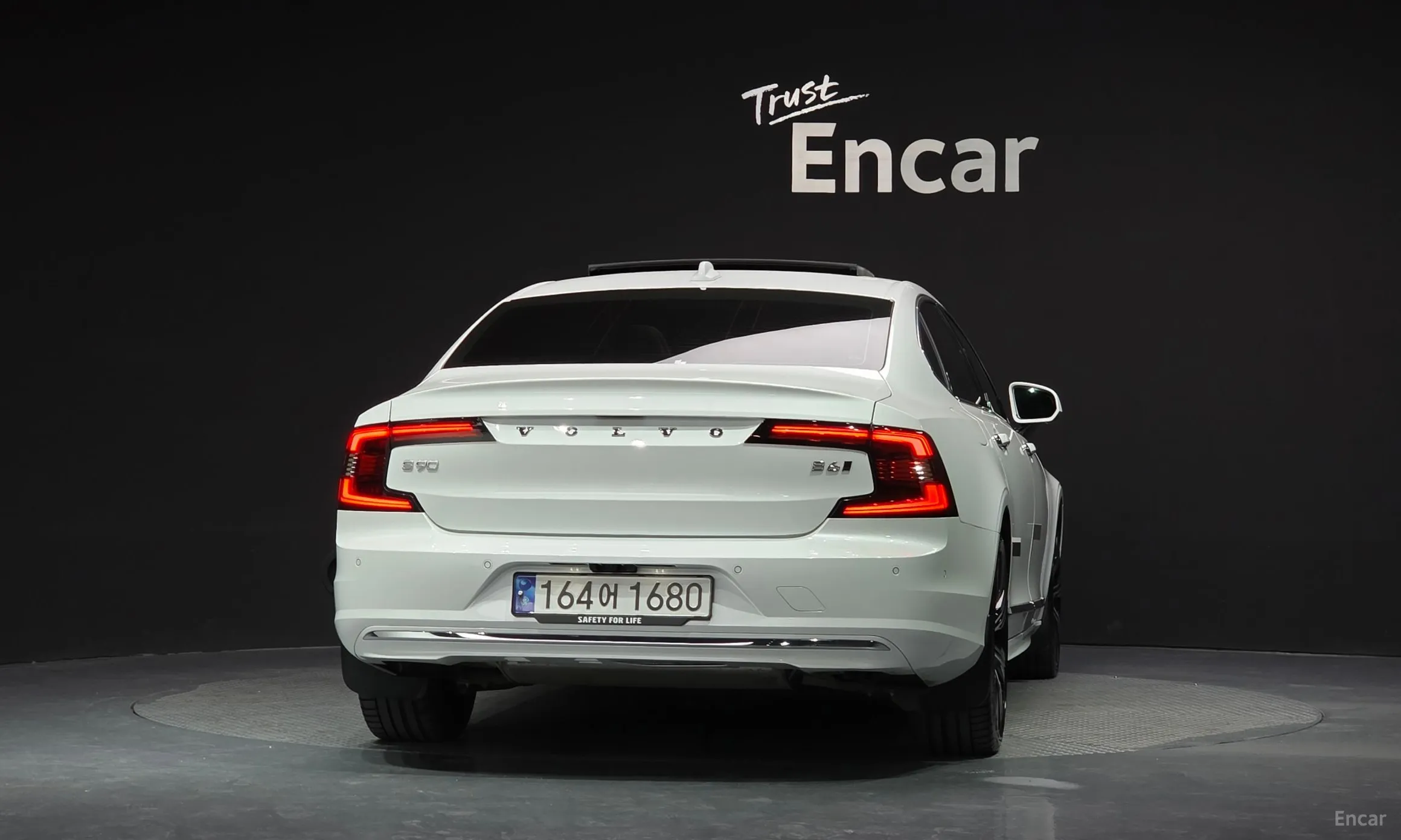 Volvo S90 превью 4