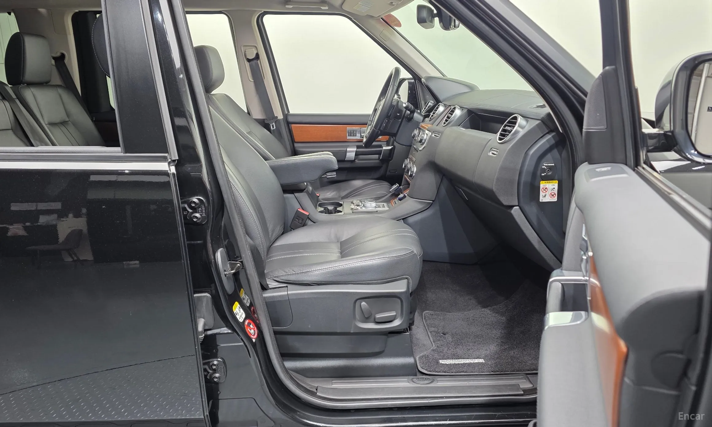 Land Rover Discovery 4 превью 11