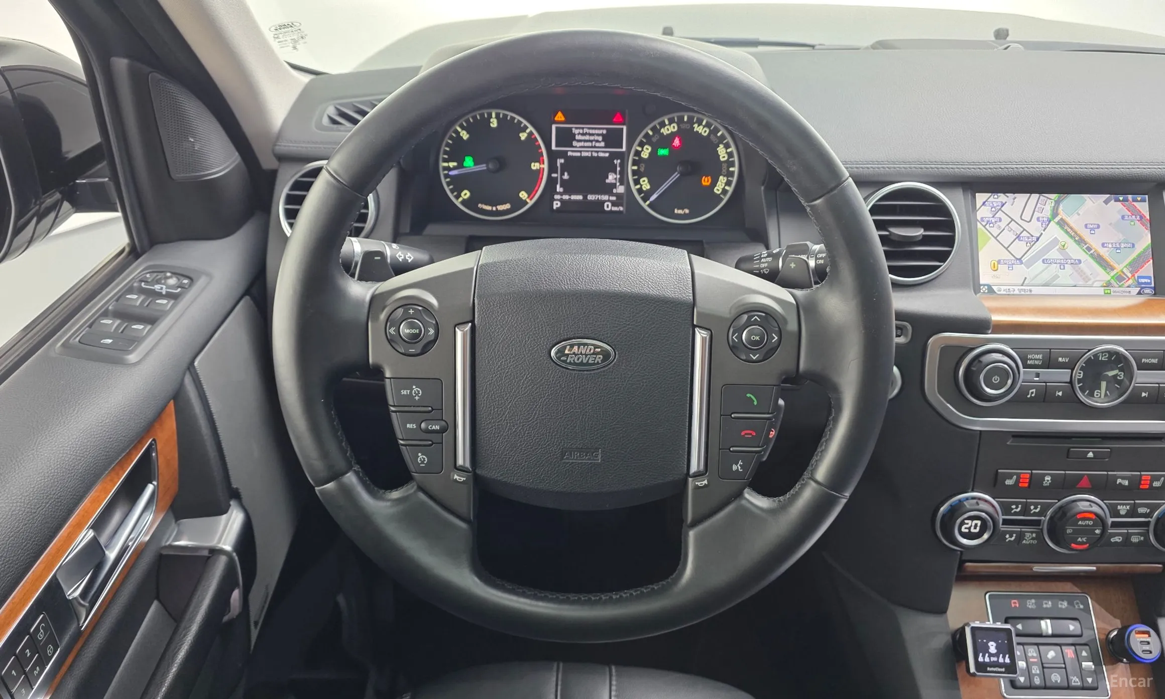 Land Rover Discovery 4 превью 13