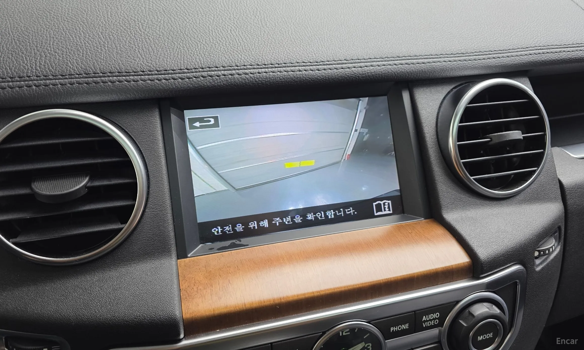 Land Rover Discovery 4 превью 16