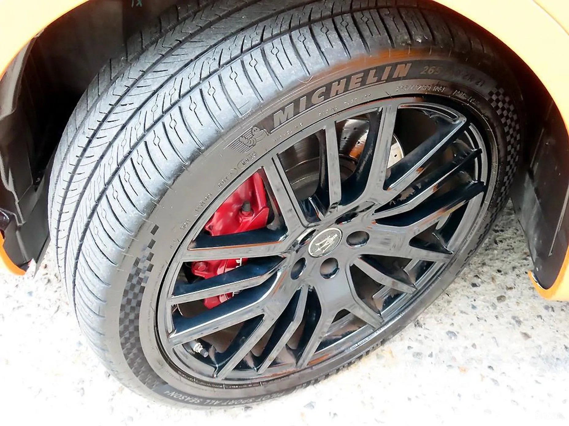 Maserati Levante превью 20