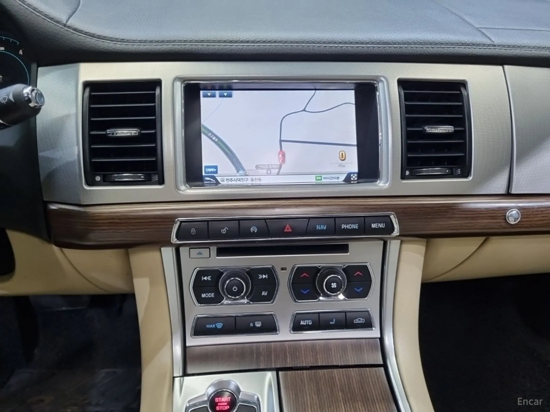 Jaguar New XF превью 12