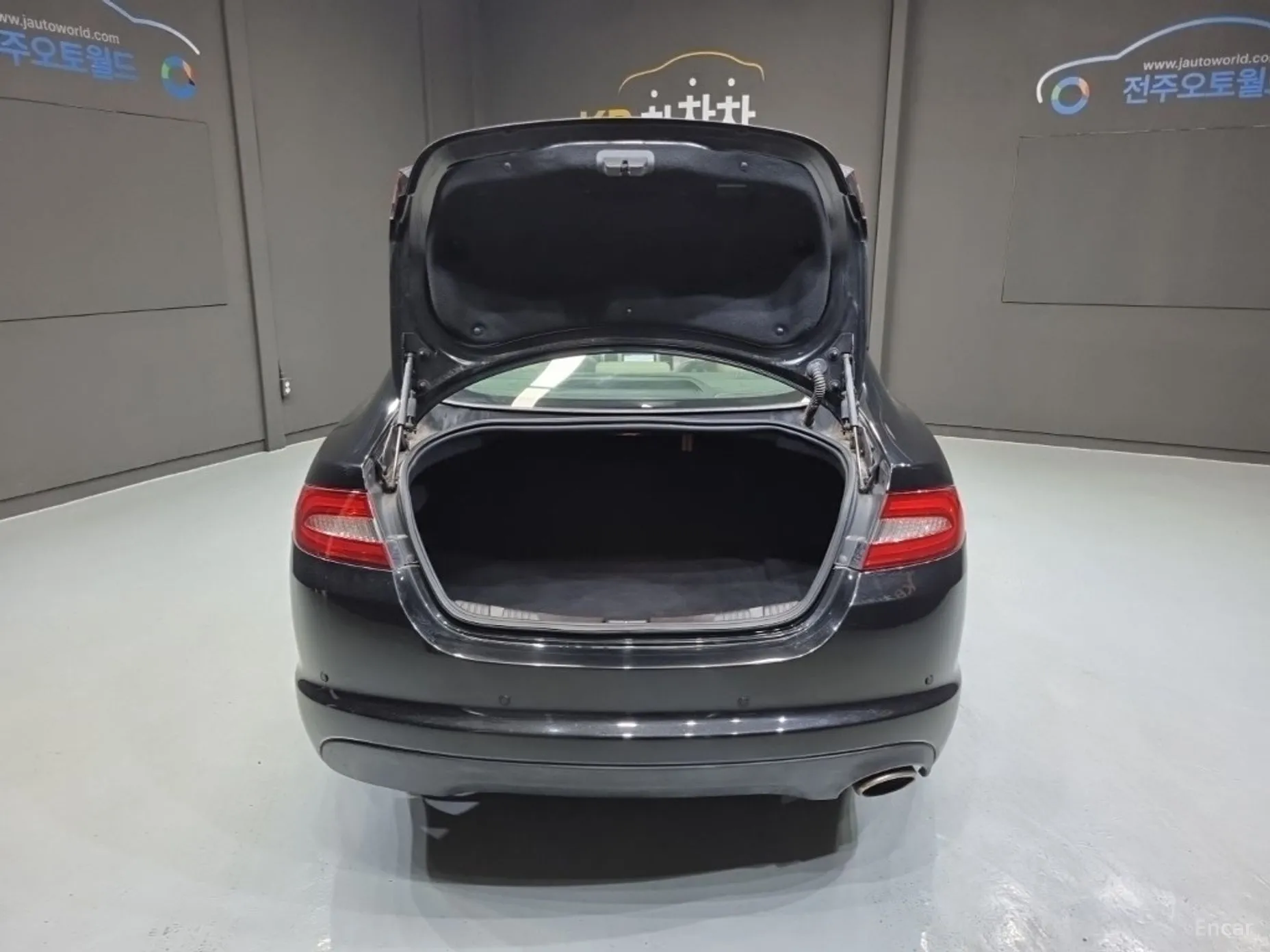 Jaguar New XF превью 13
