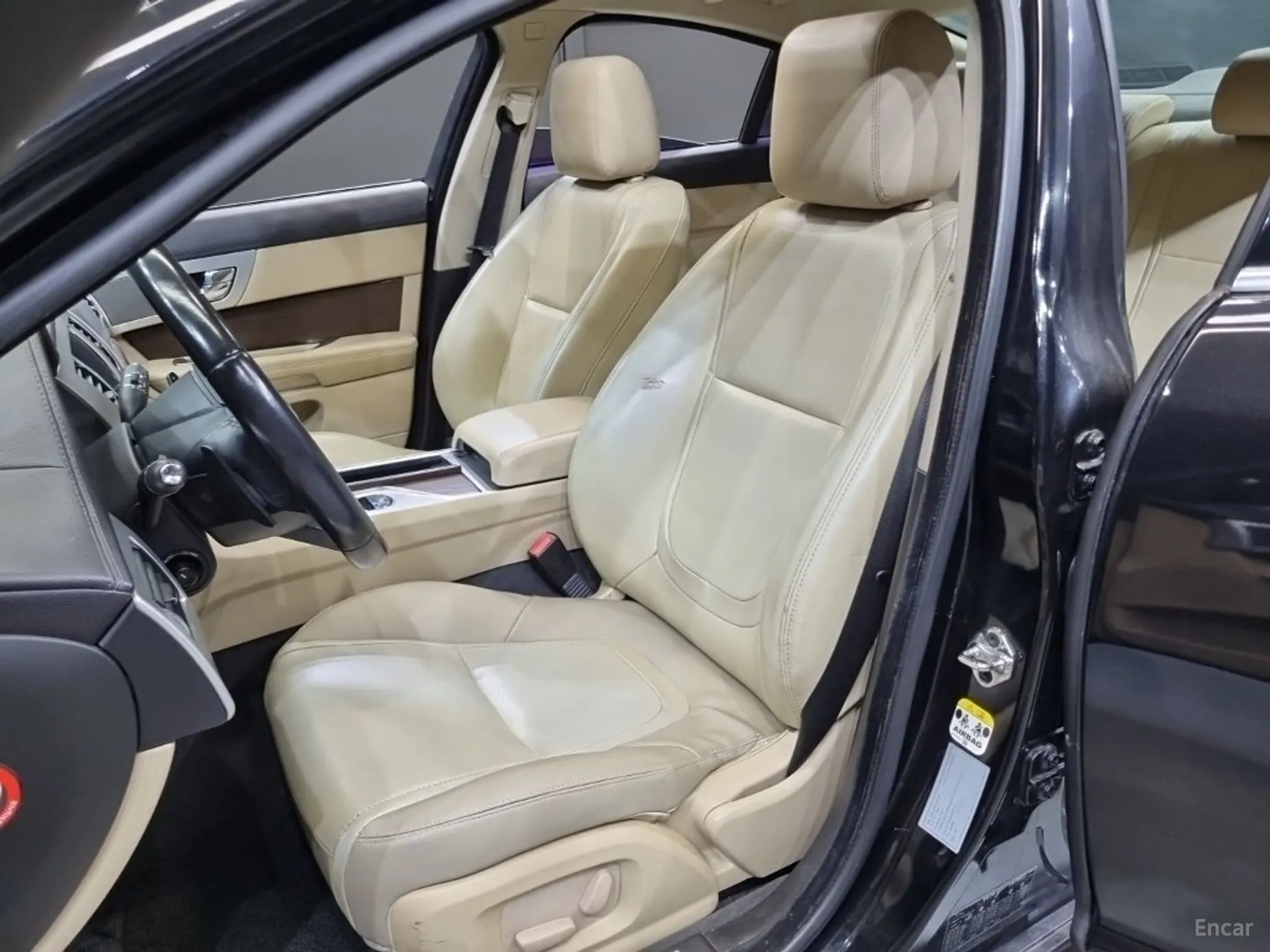 Jaguar New XF превью 16