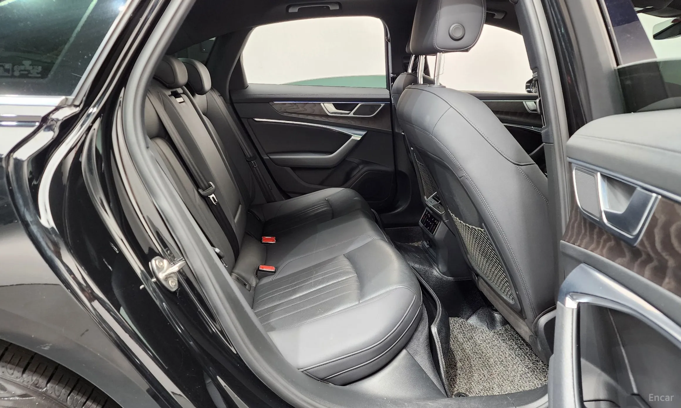 Audi A6 (C8) превью 11