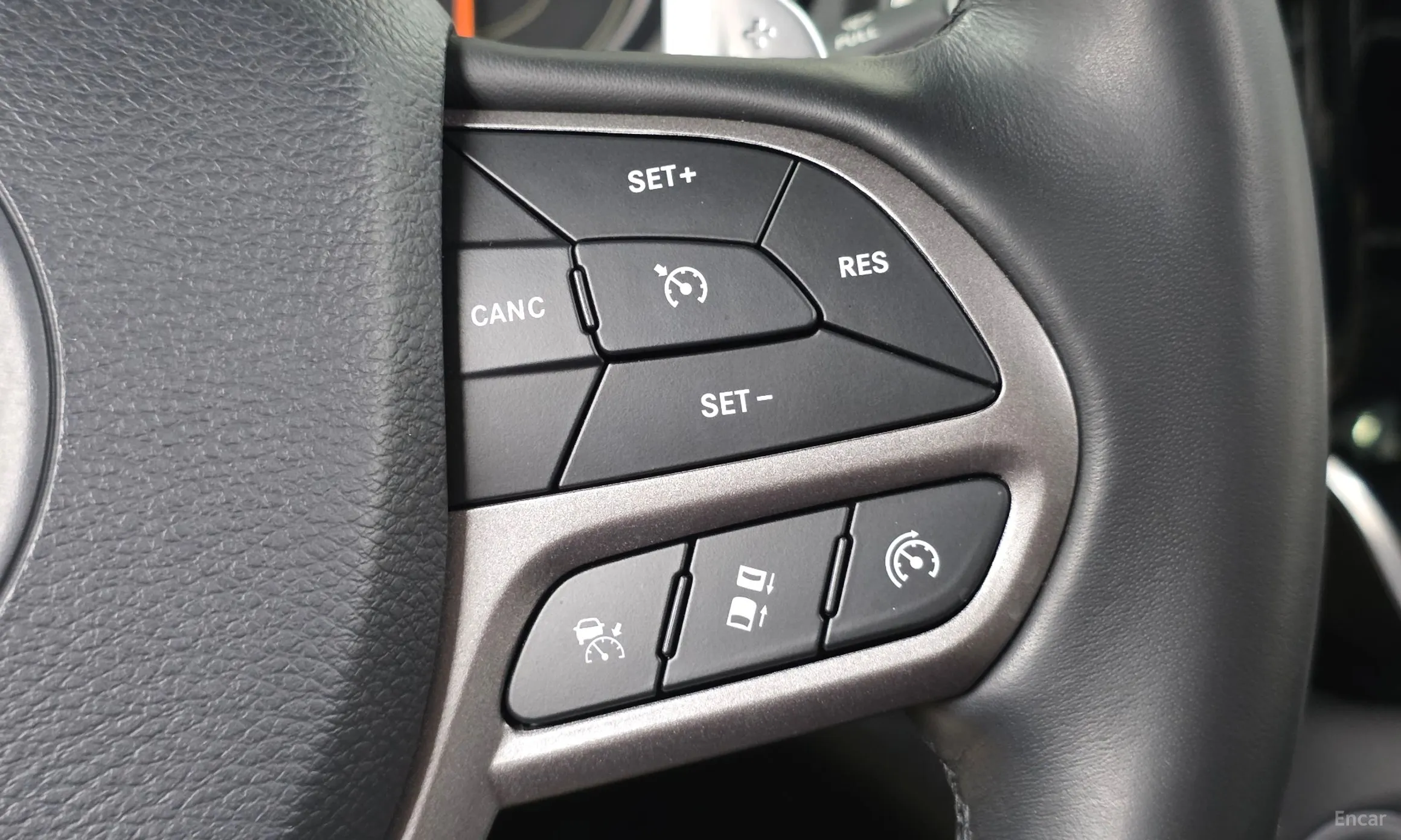 Jeep Cherokee (KL) превью 16