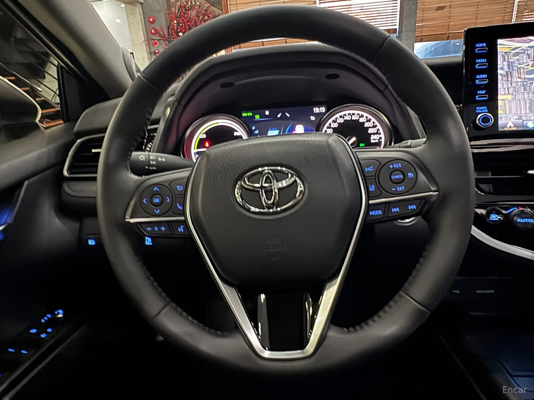 Toyota Camry (XV70) превью 12