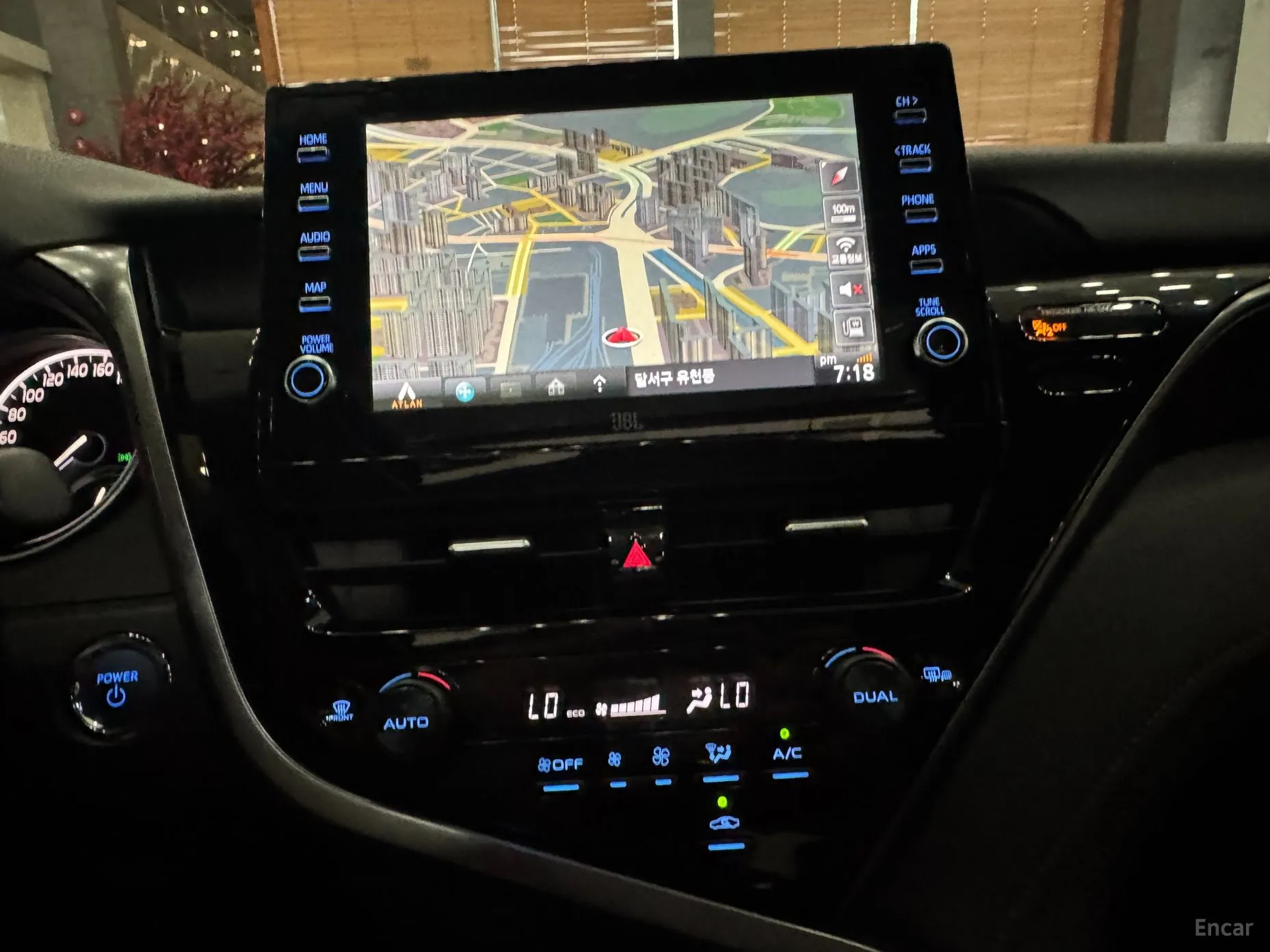 Toyota Camry (XV70) превью 13