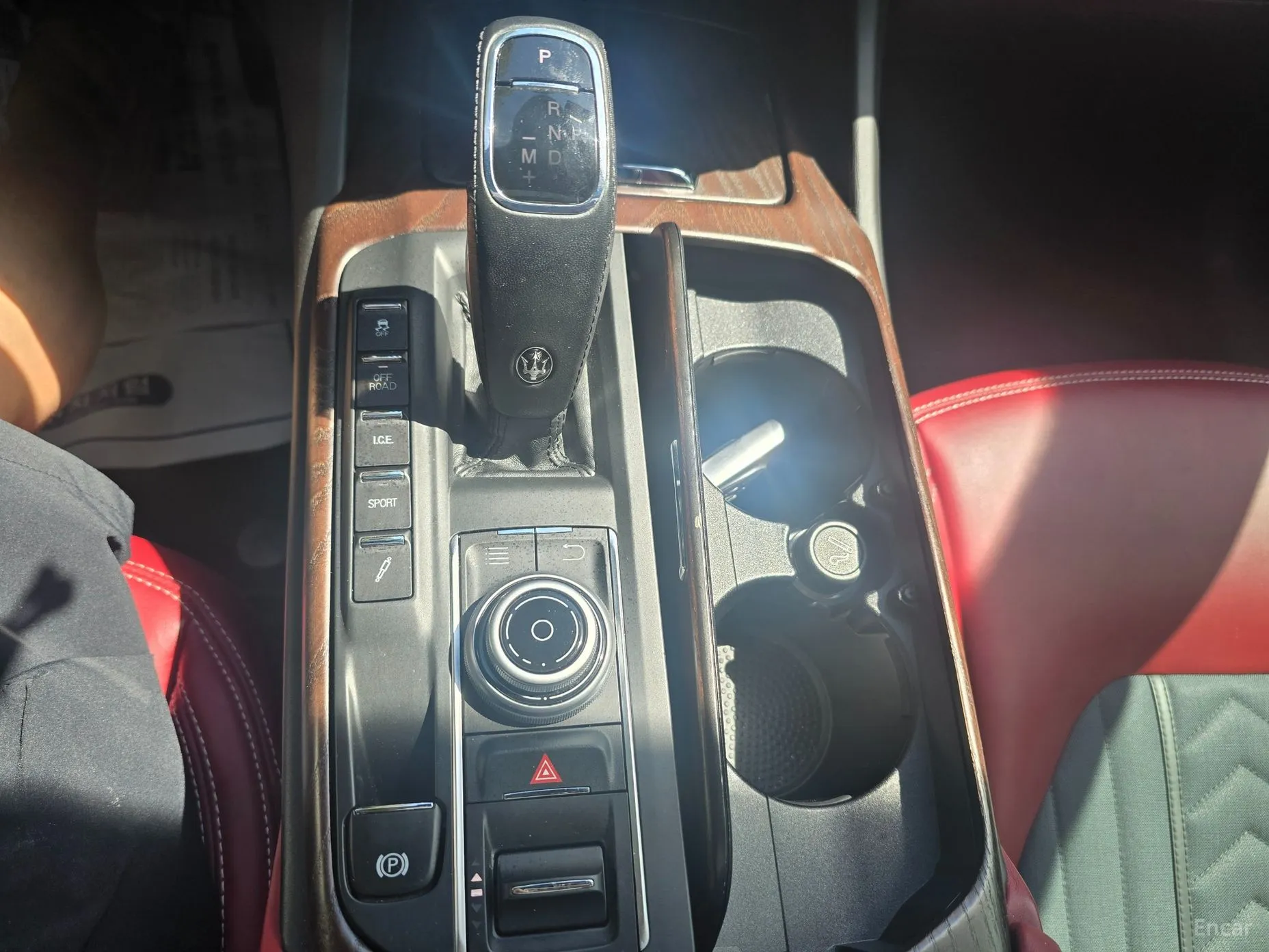 Maserati Levante превью 13
