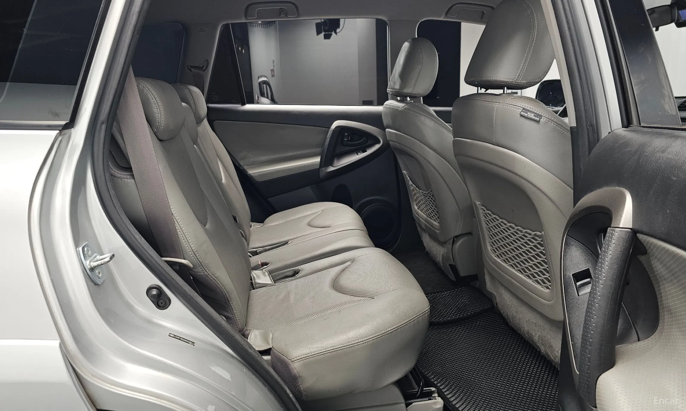 Toyota RAV4 превью 11