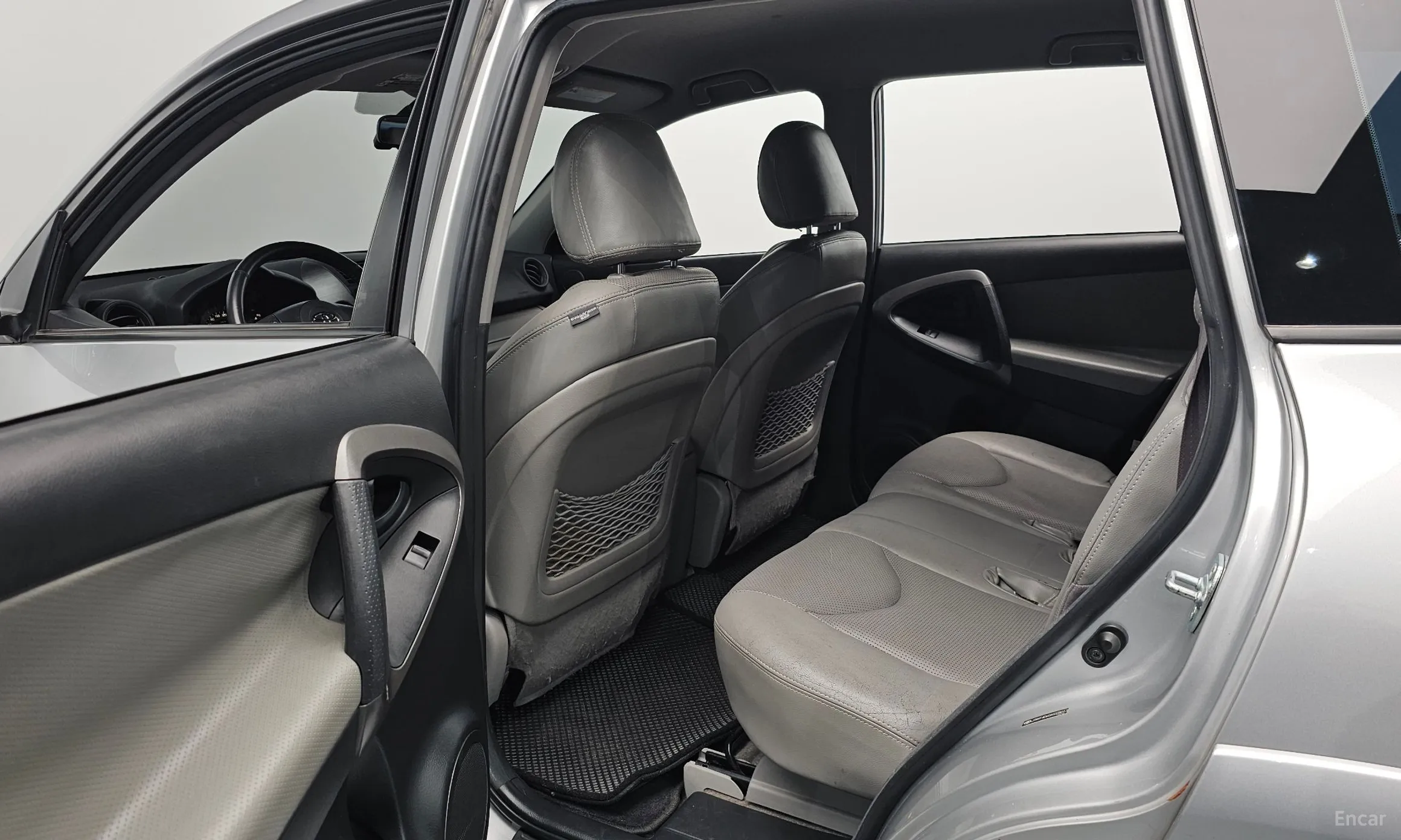 Toyota RAV4 превью 12