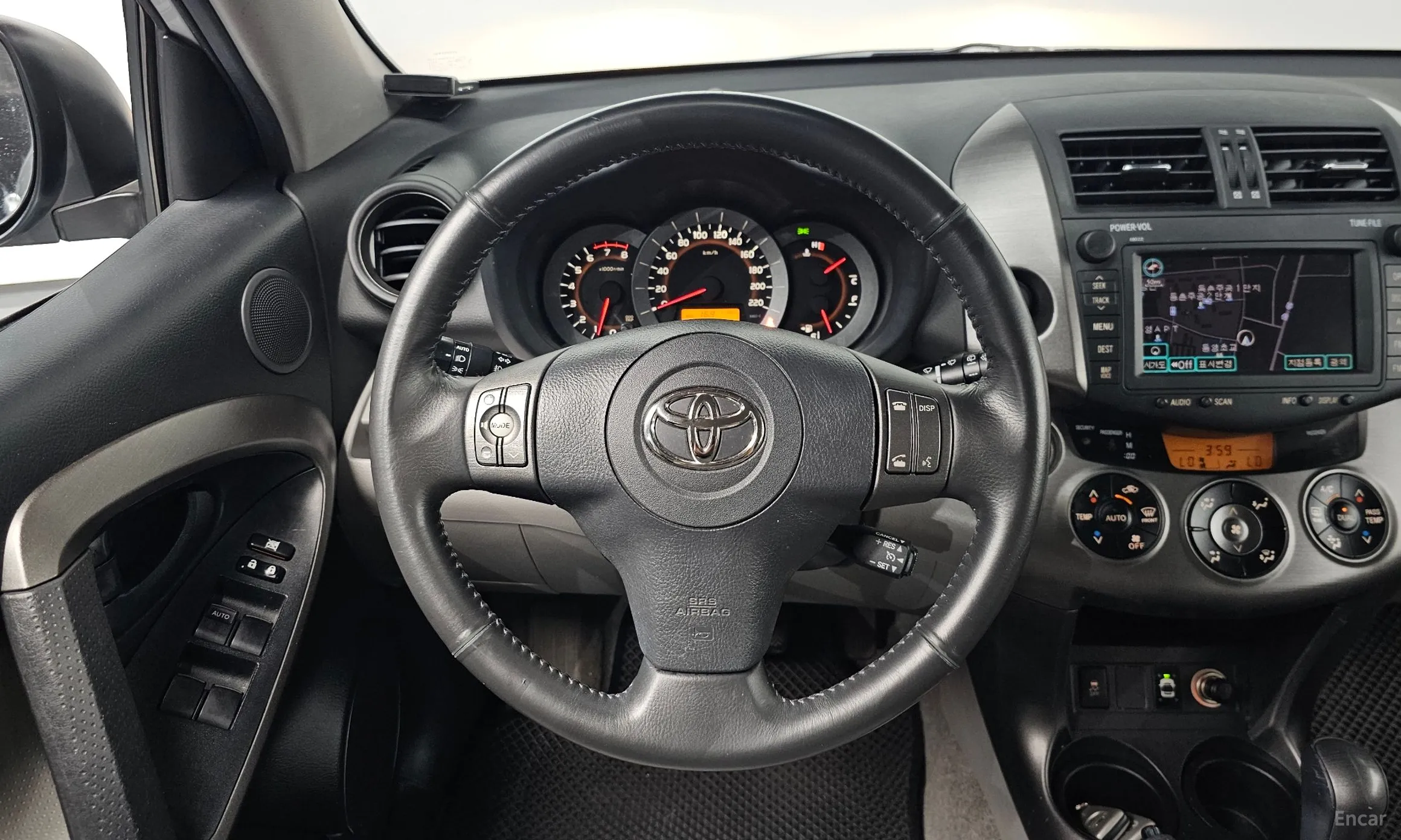 Toyota RAV4 превью 13