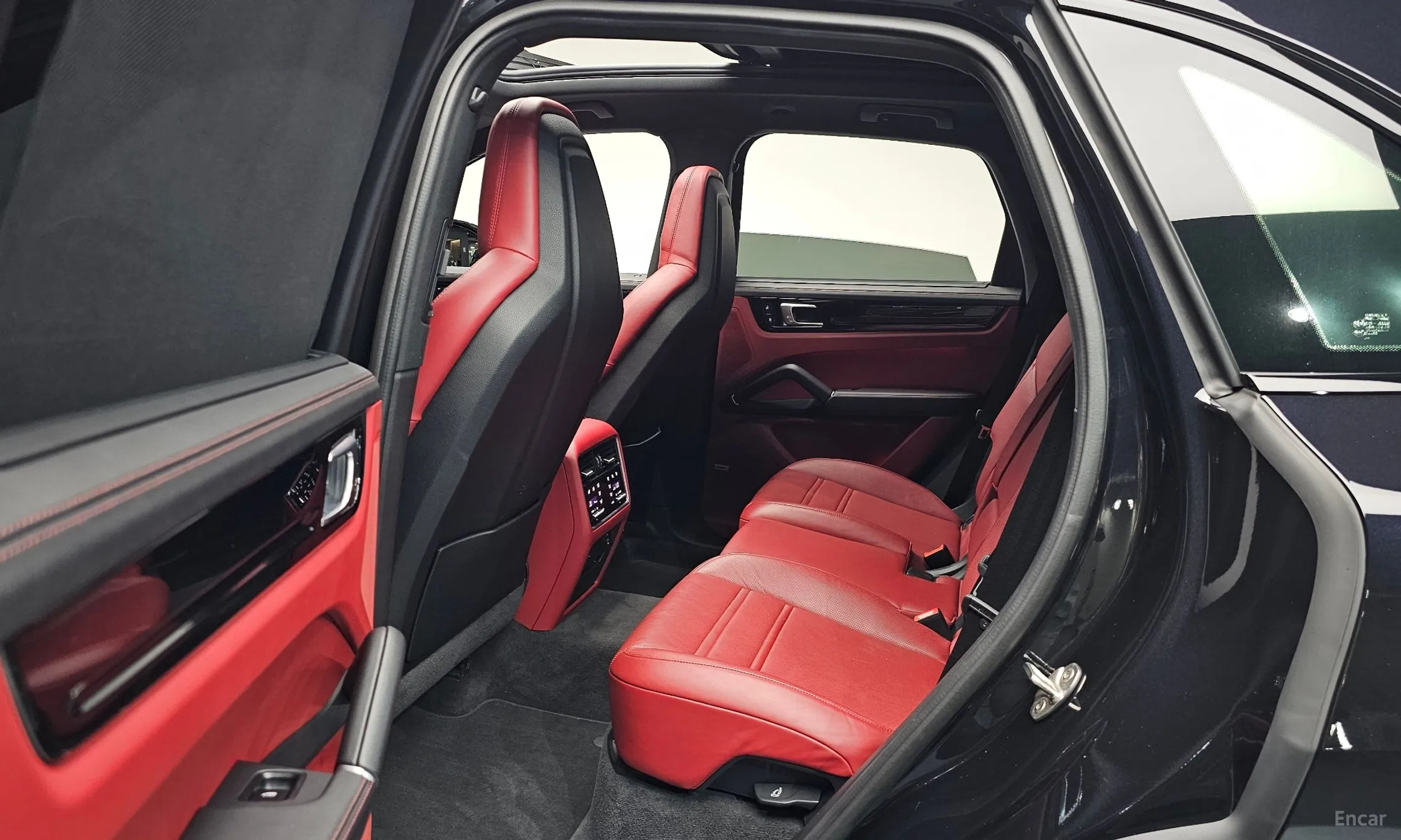 Porsche Cayenne (PO536) превью 12
