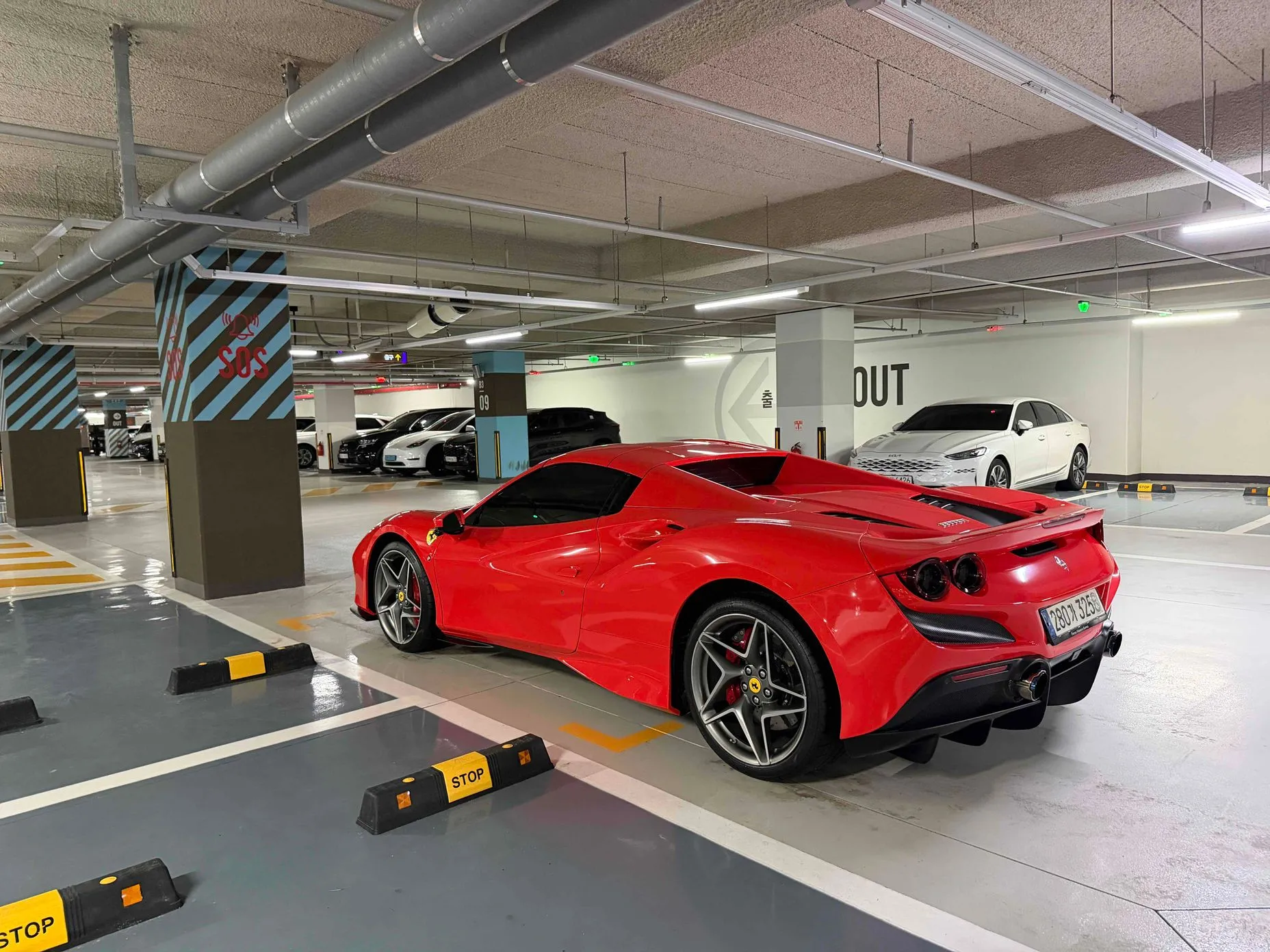 Ferrari F8 Spider превью 19