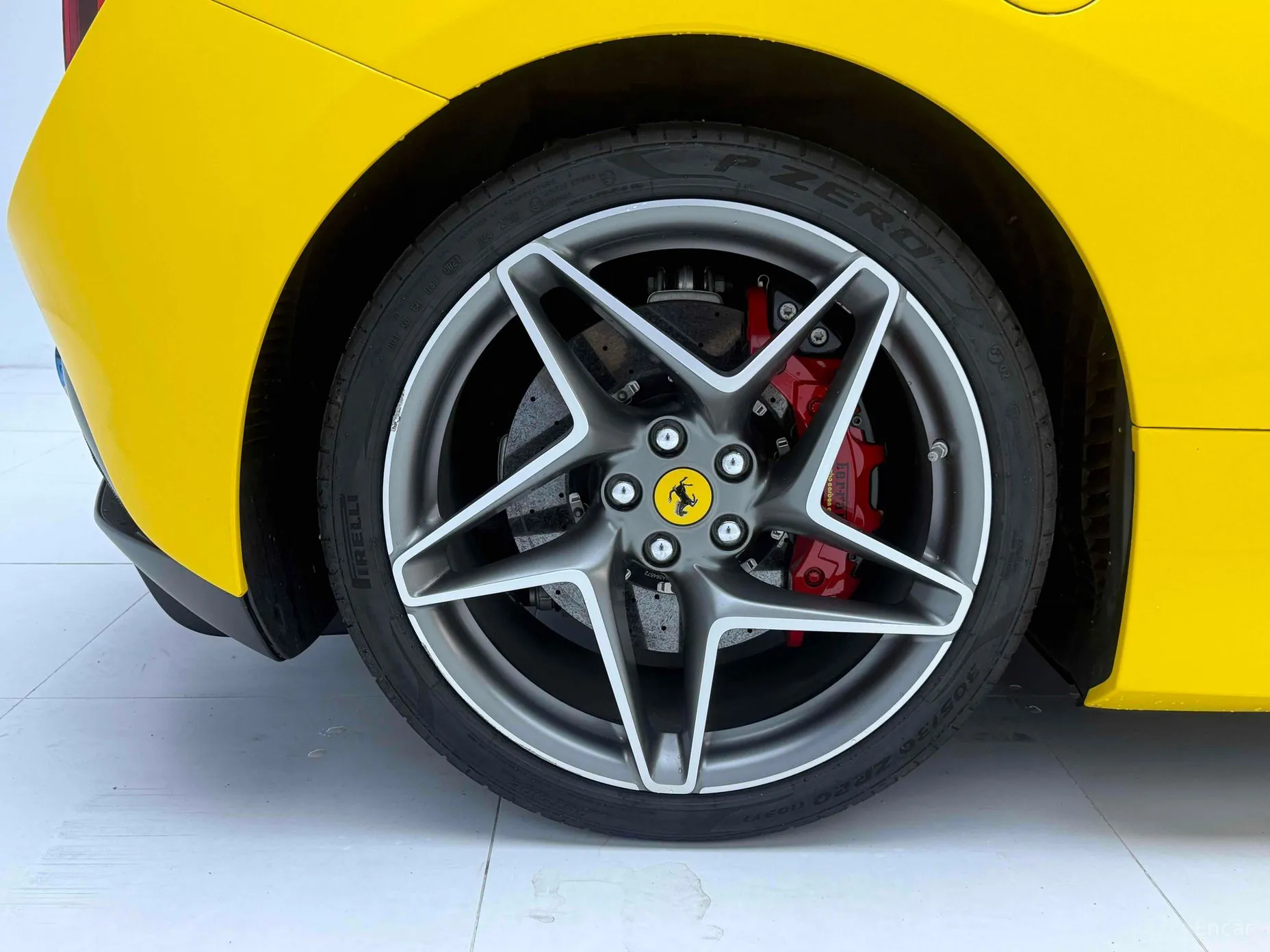 Ferrari F8 Spider превью 9
