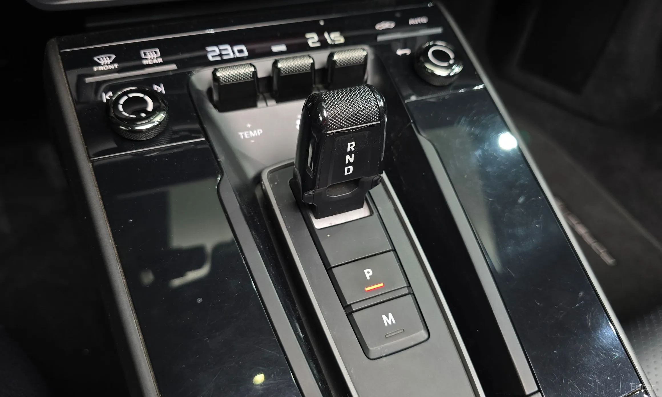 Porsche 911 (992) превью 9