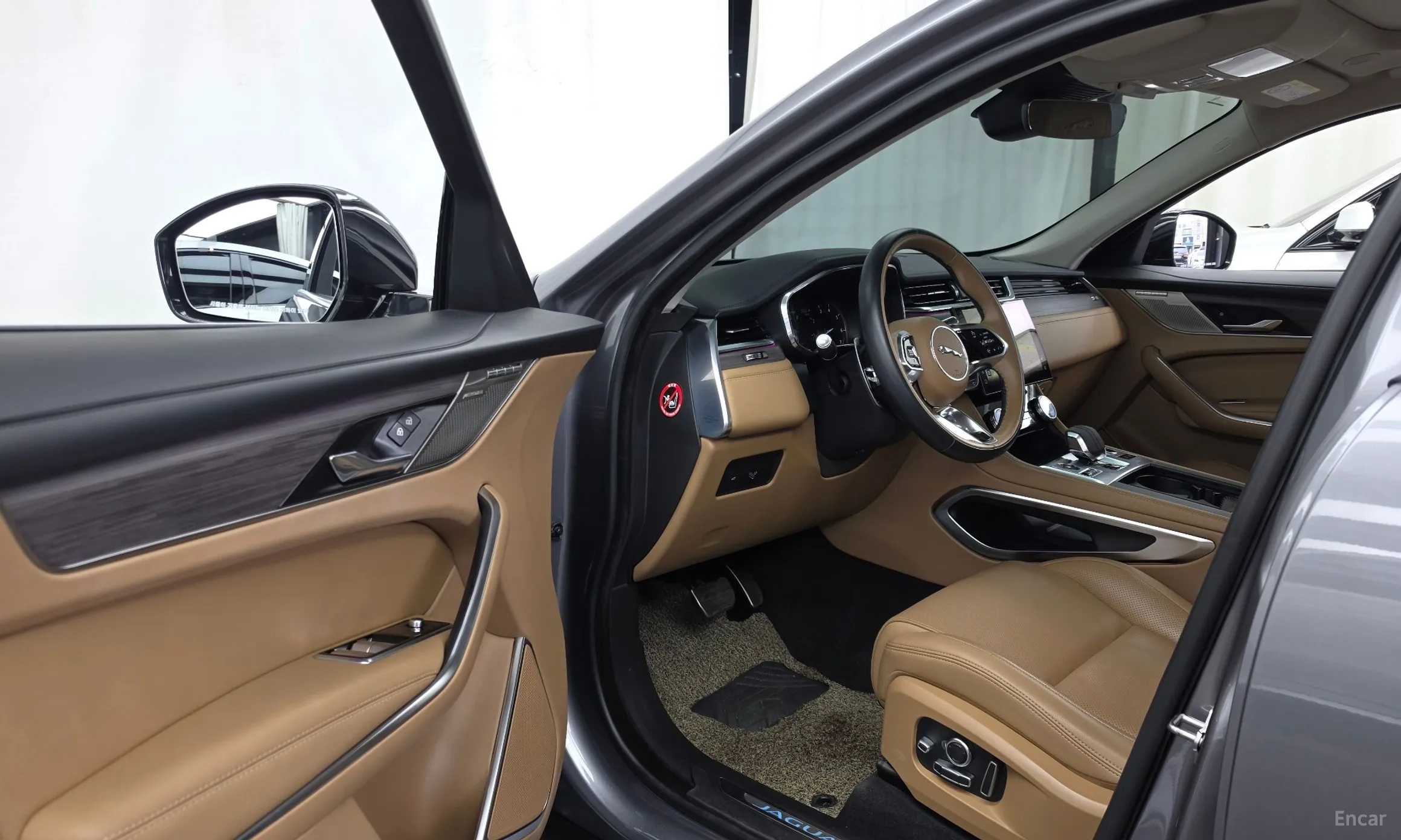 Jaguar F-PACE превью 10
