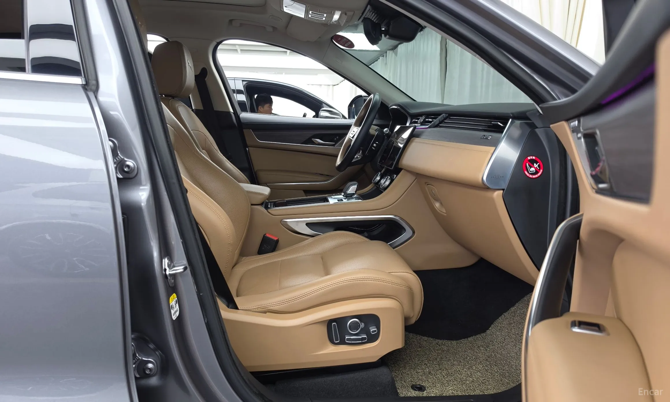 Jaguar F-PACE превью 11
