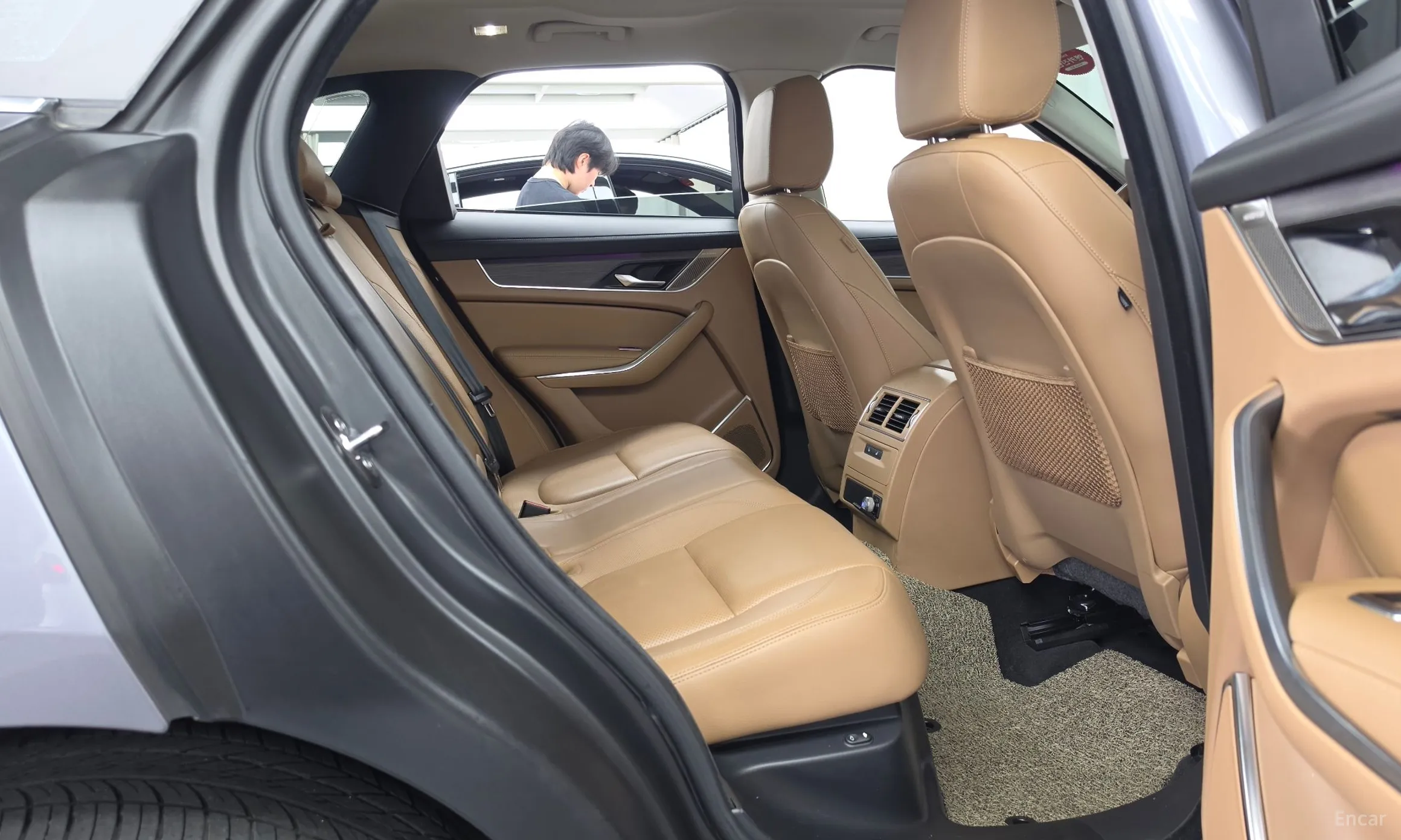 Jaguar F-PACE превью 12