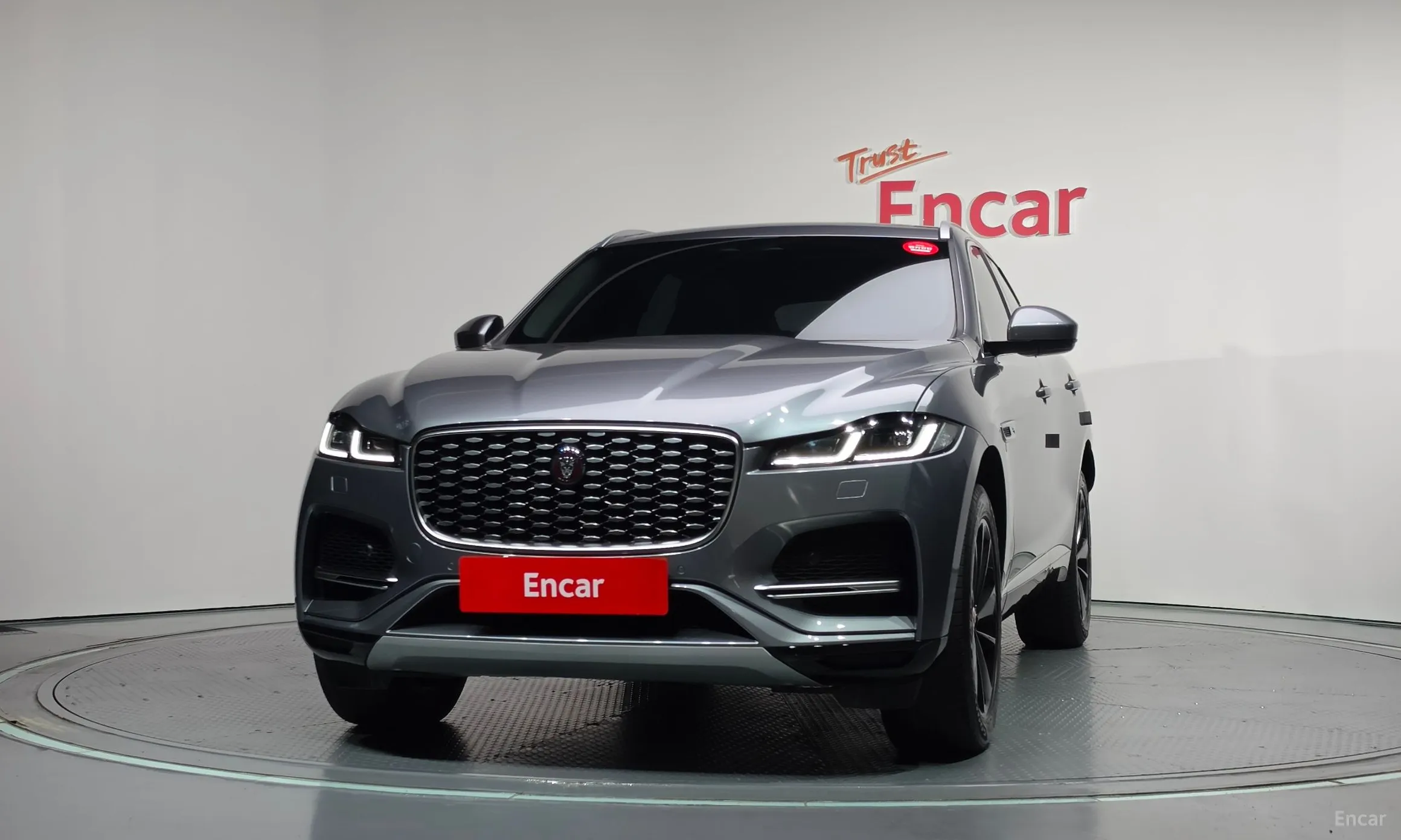 Jaguar F-PACE превью 3