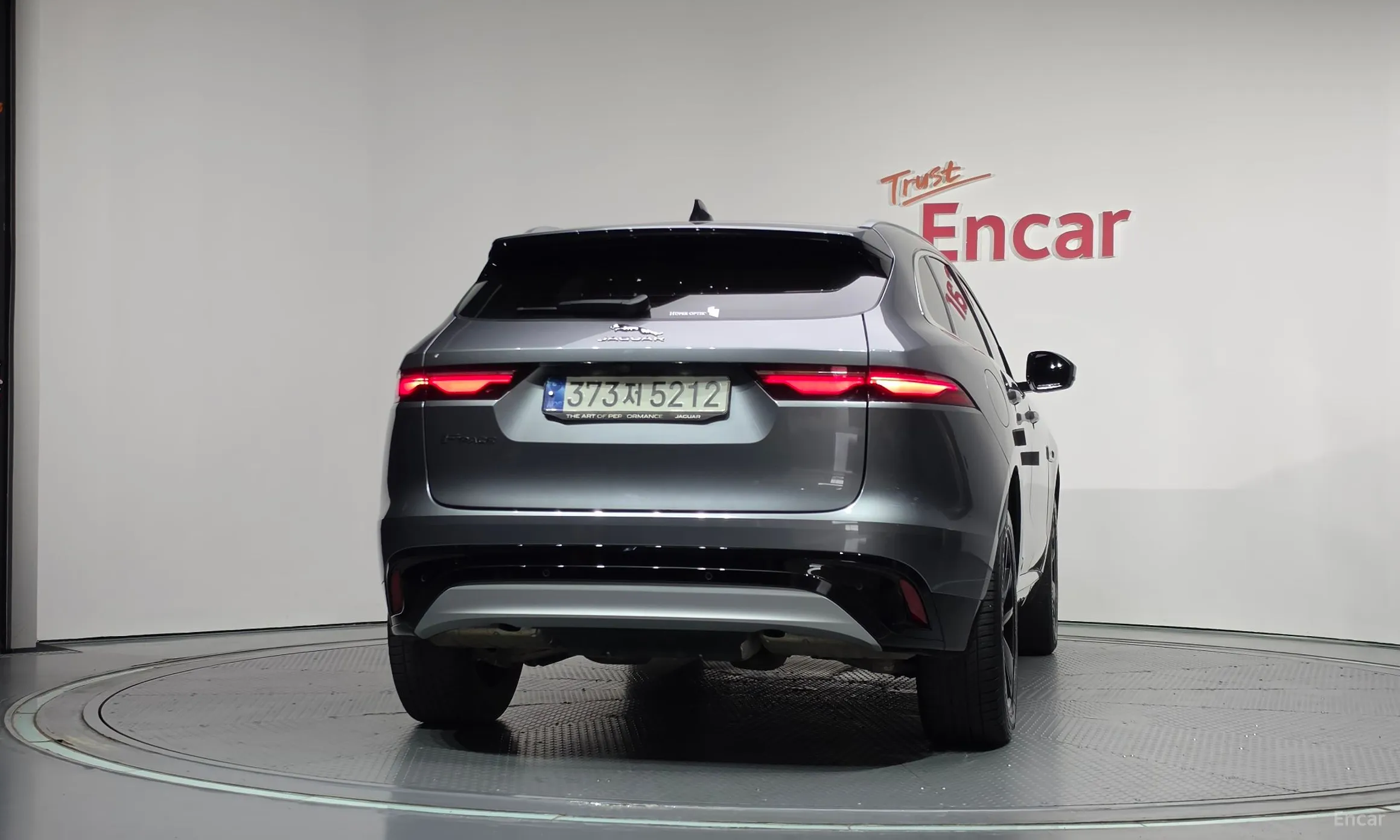 Jaguar F-PACE превью 4