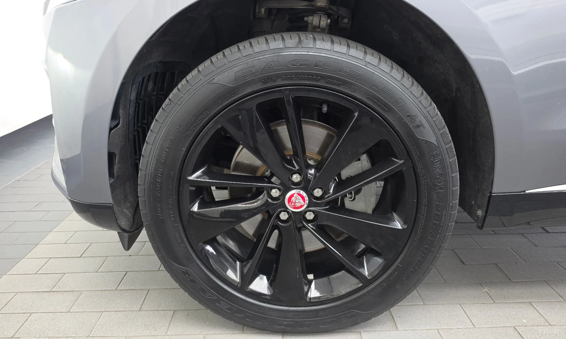 Jaguar F-PACE превью 5