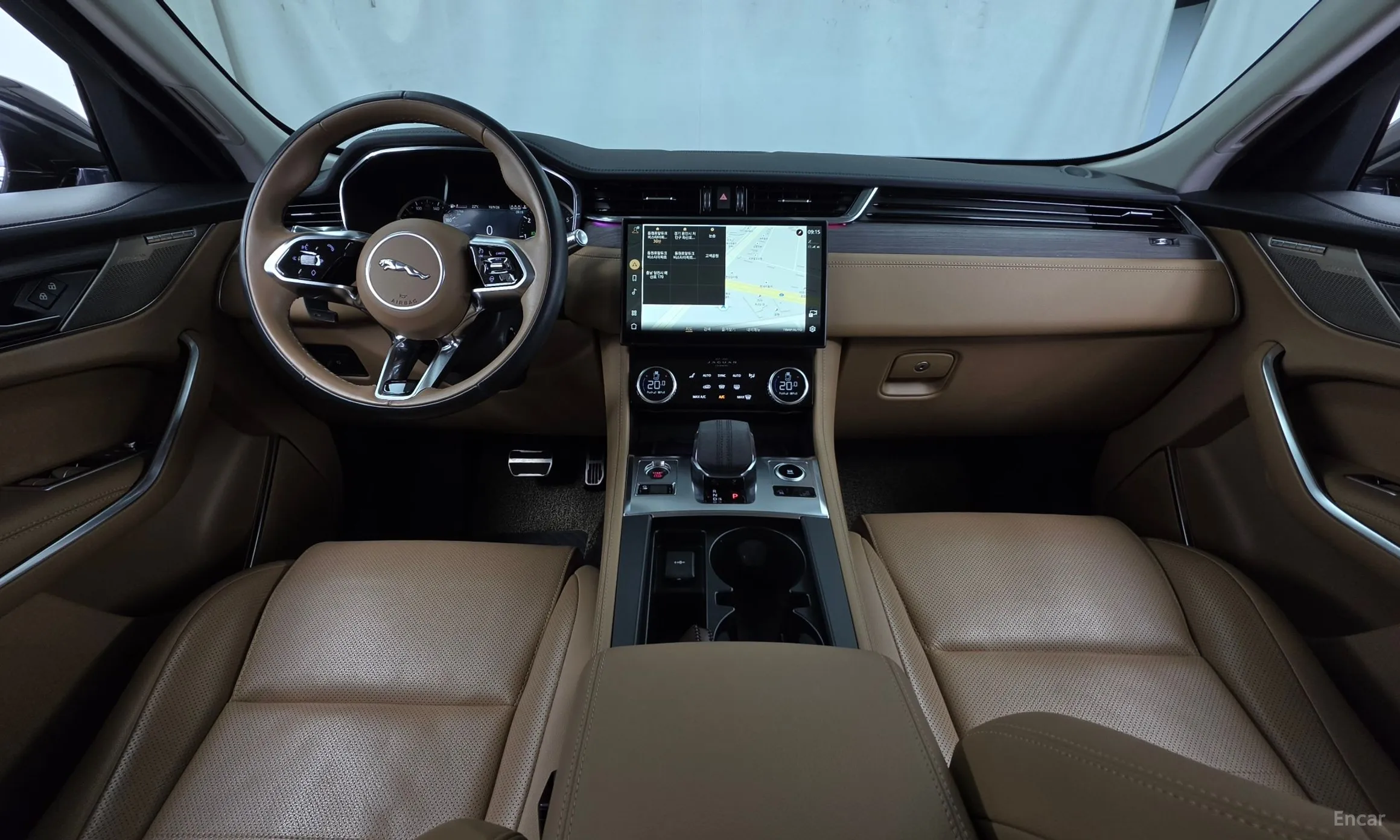 Jaguar F-PACE превью 7