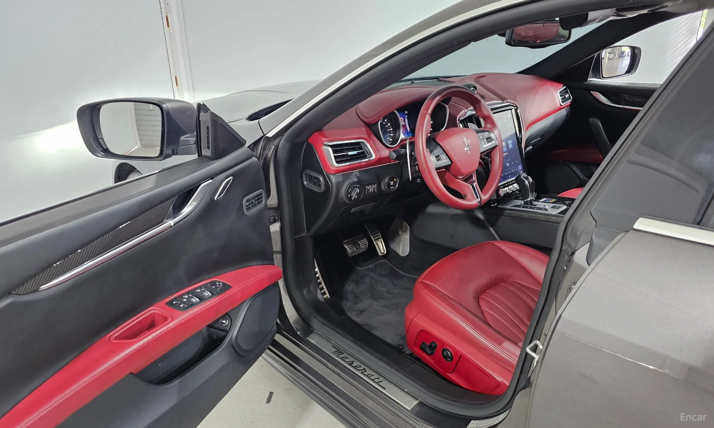 Maserati Ghibli превью 10