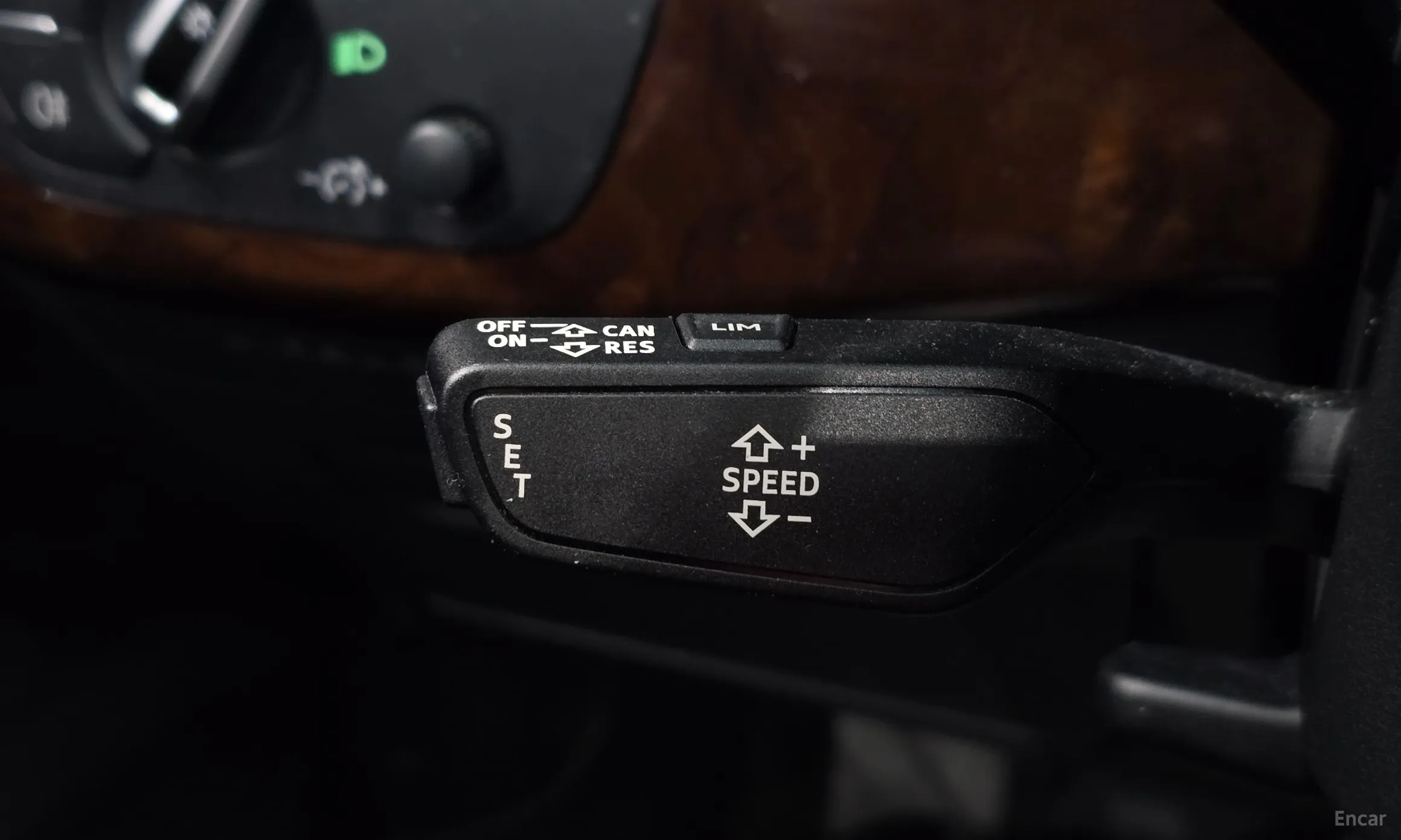 Audi A4 (B9) превью 14