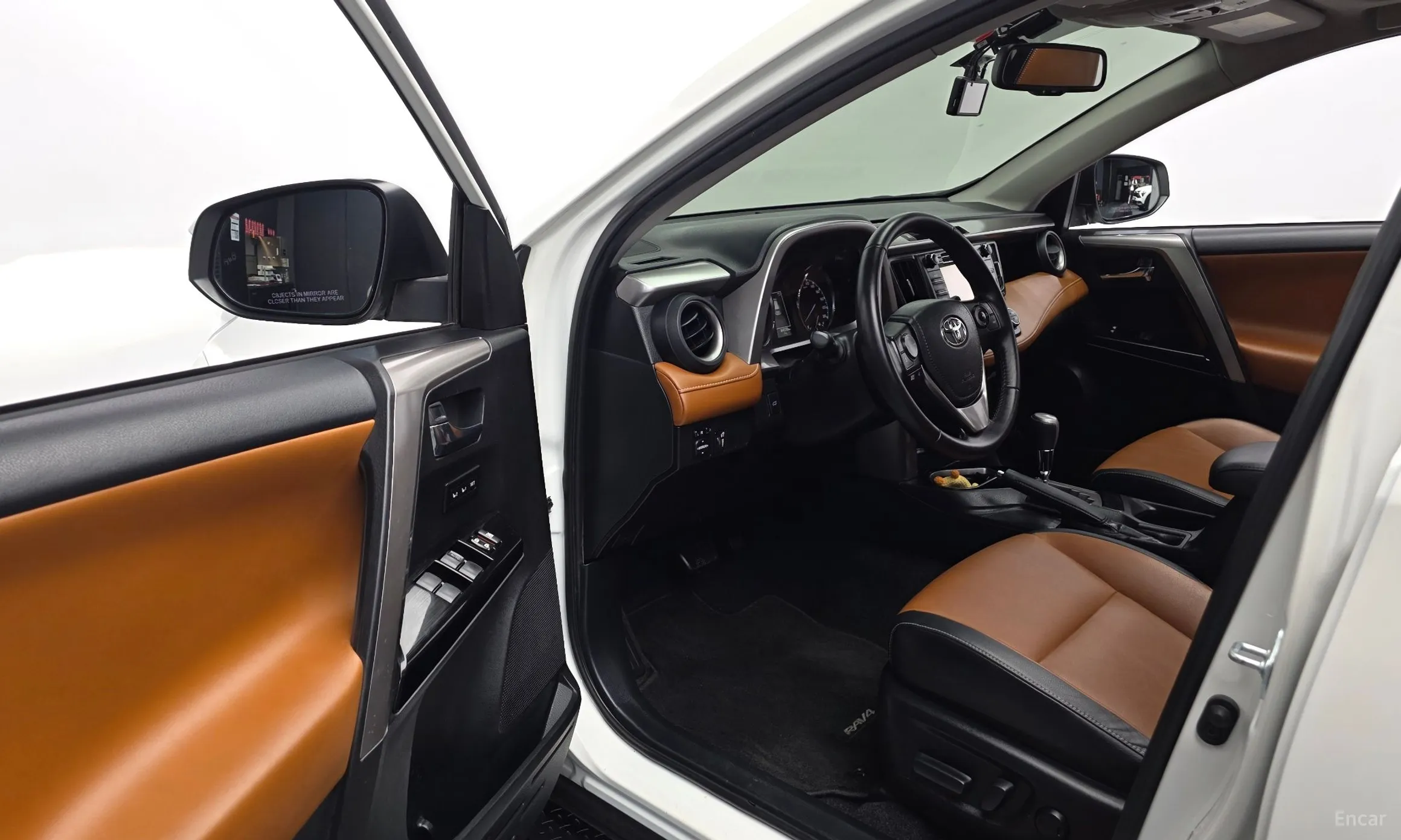 Toyota RAV4 превью 10