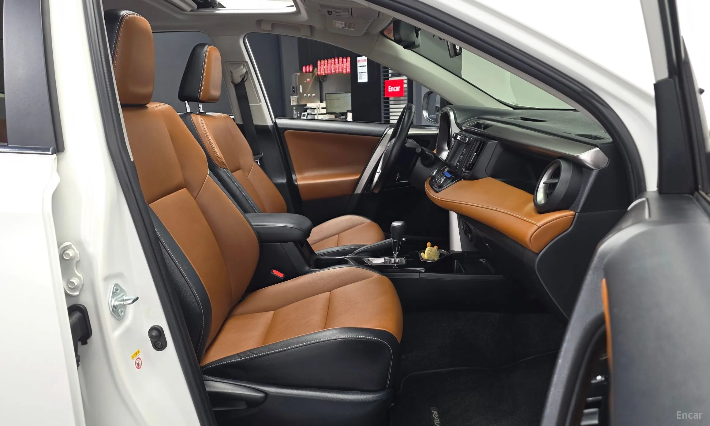 Toyota RAV4 превью 11