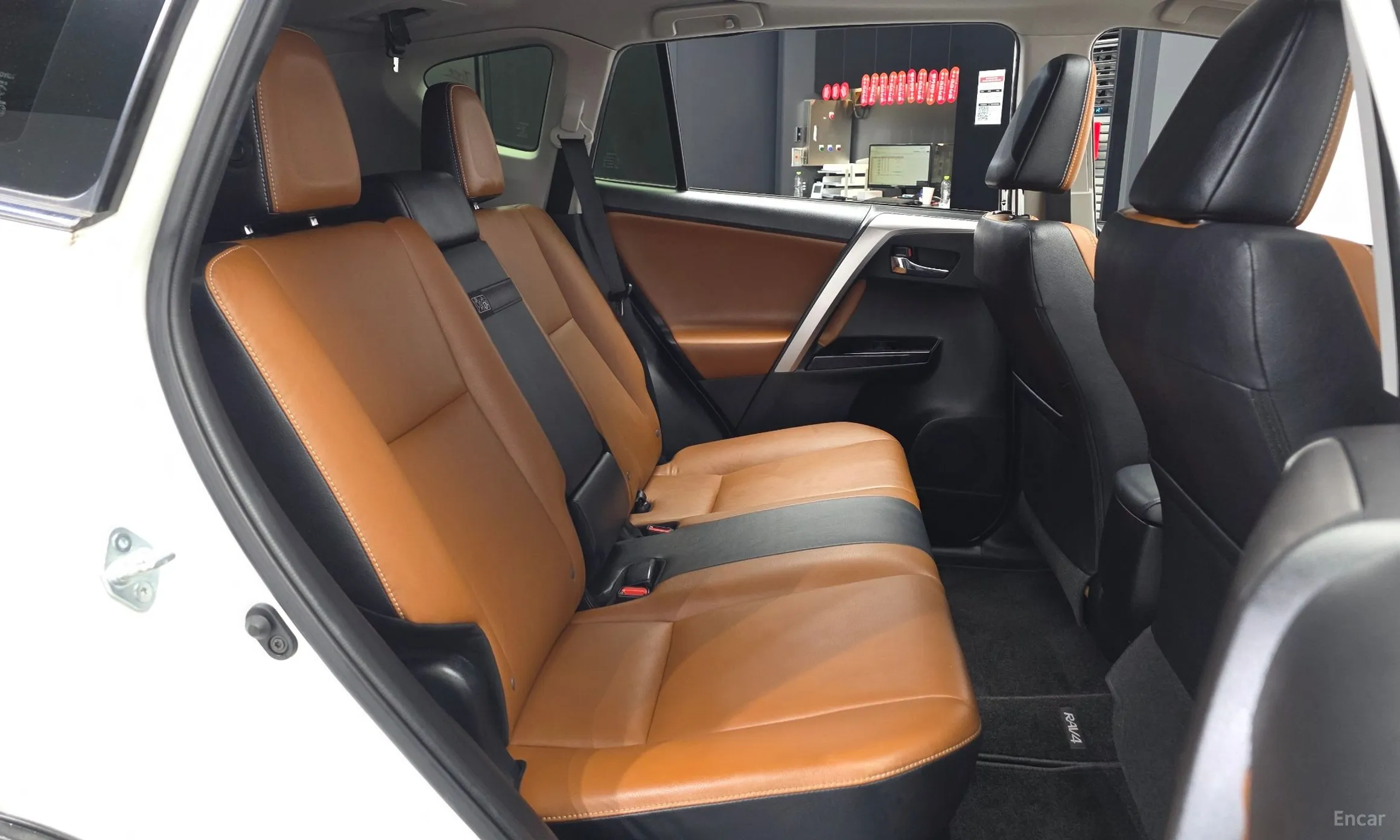 Toyota RAV4 превью 12