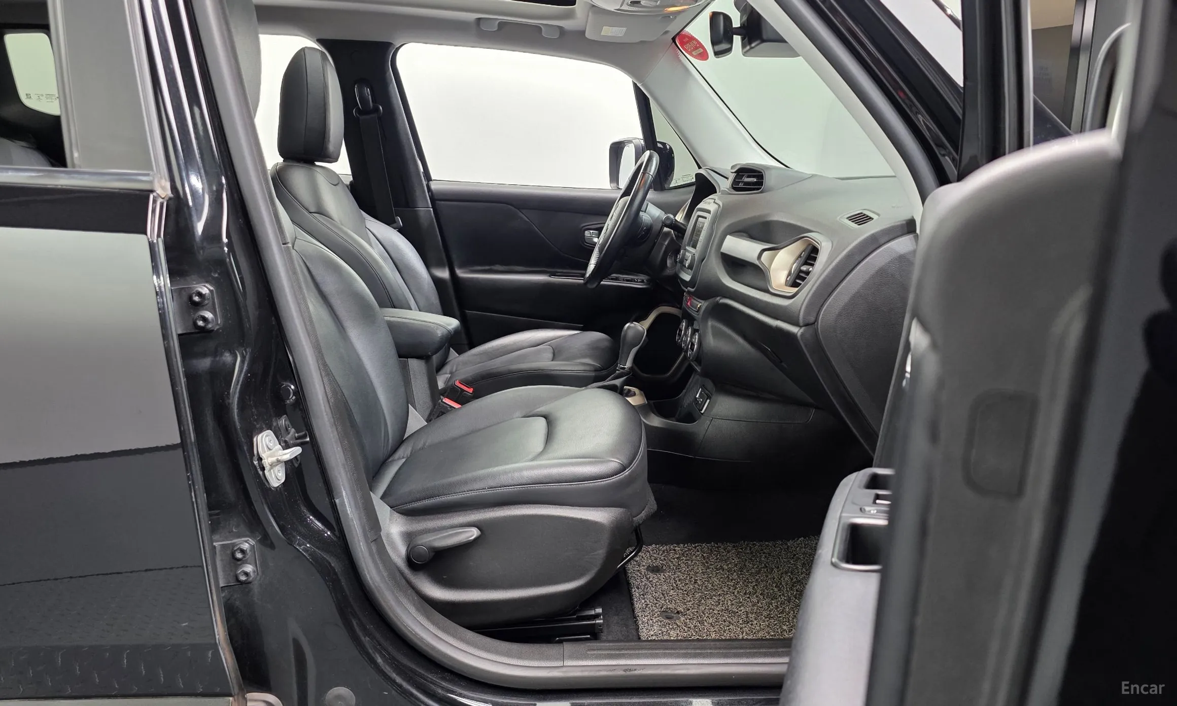 Jeep Renegade превью 11