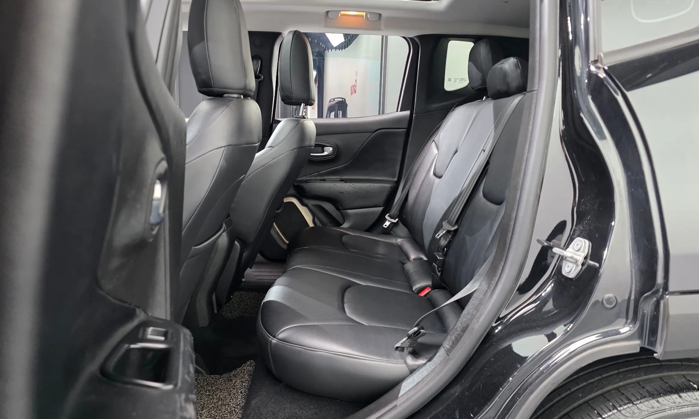 Jeep Renegade превью 12