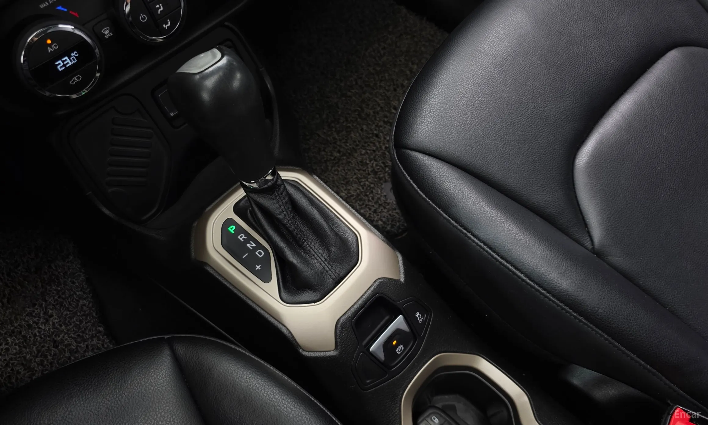 Jeep Renegade превью 9