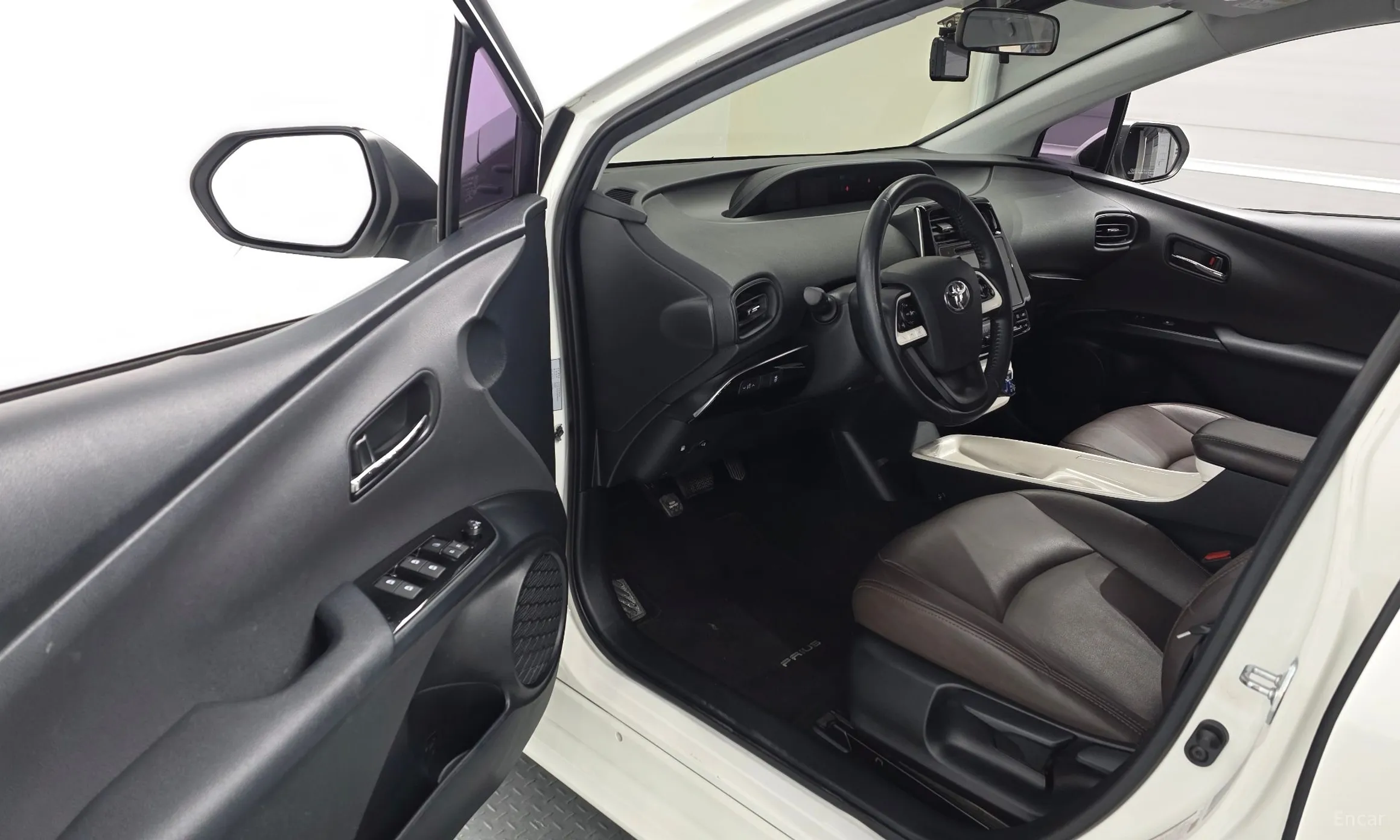 Toyota Prius 4th Generation превью 10