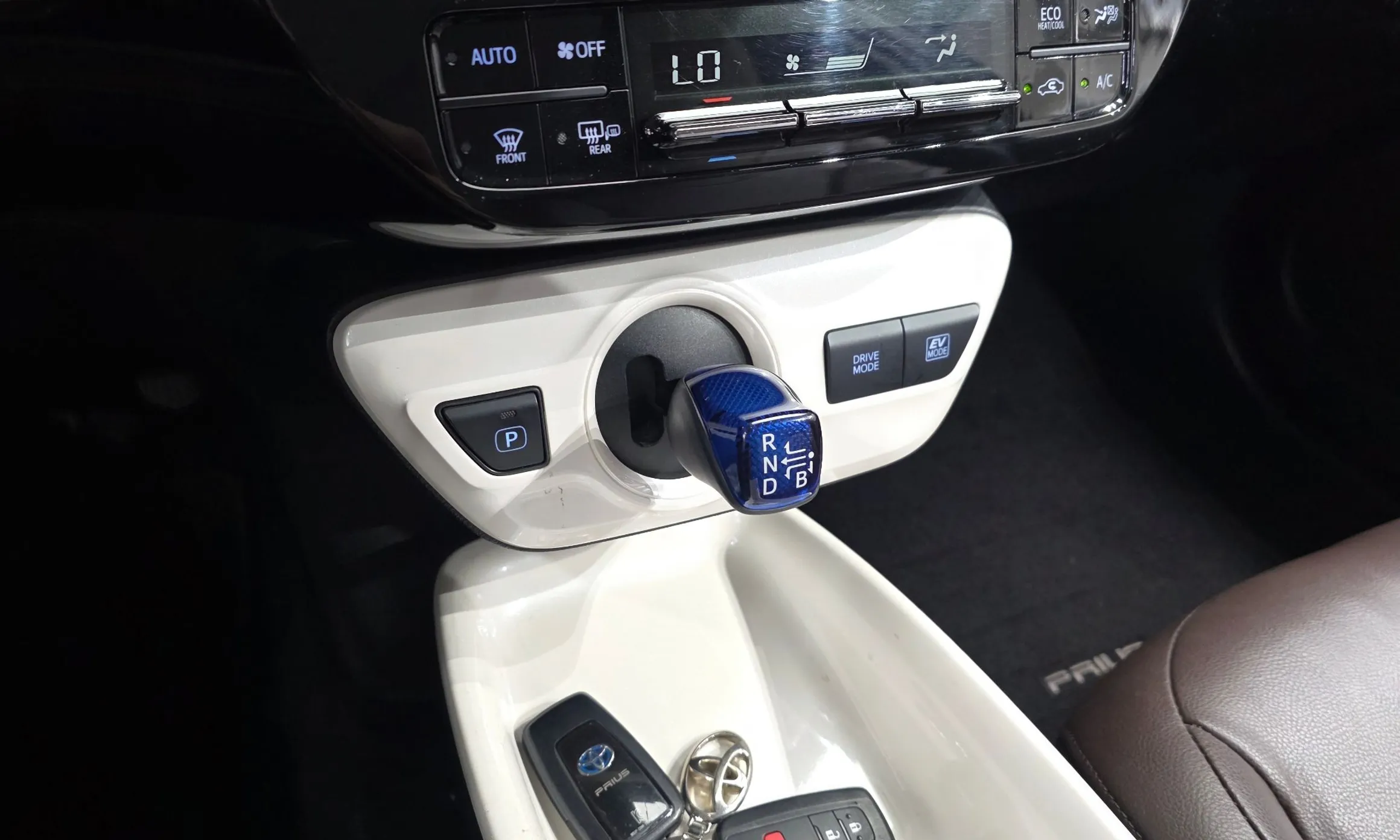 Toyota Prius 4th Generation превью 9