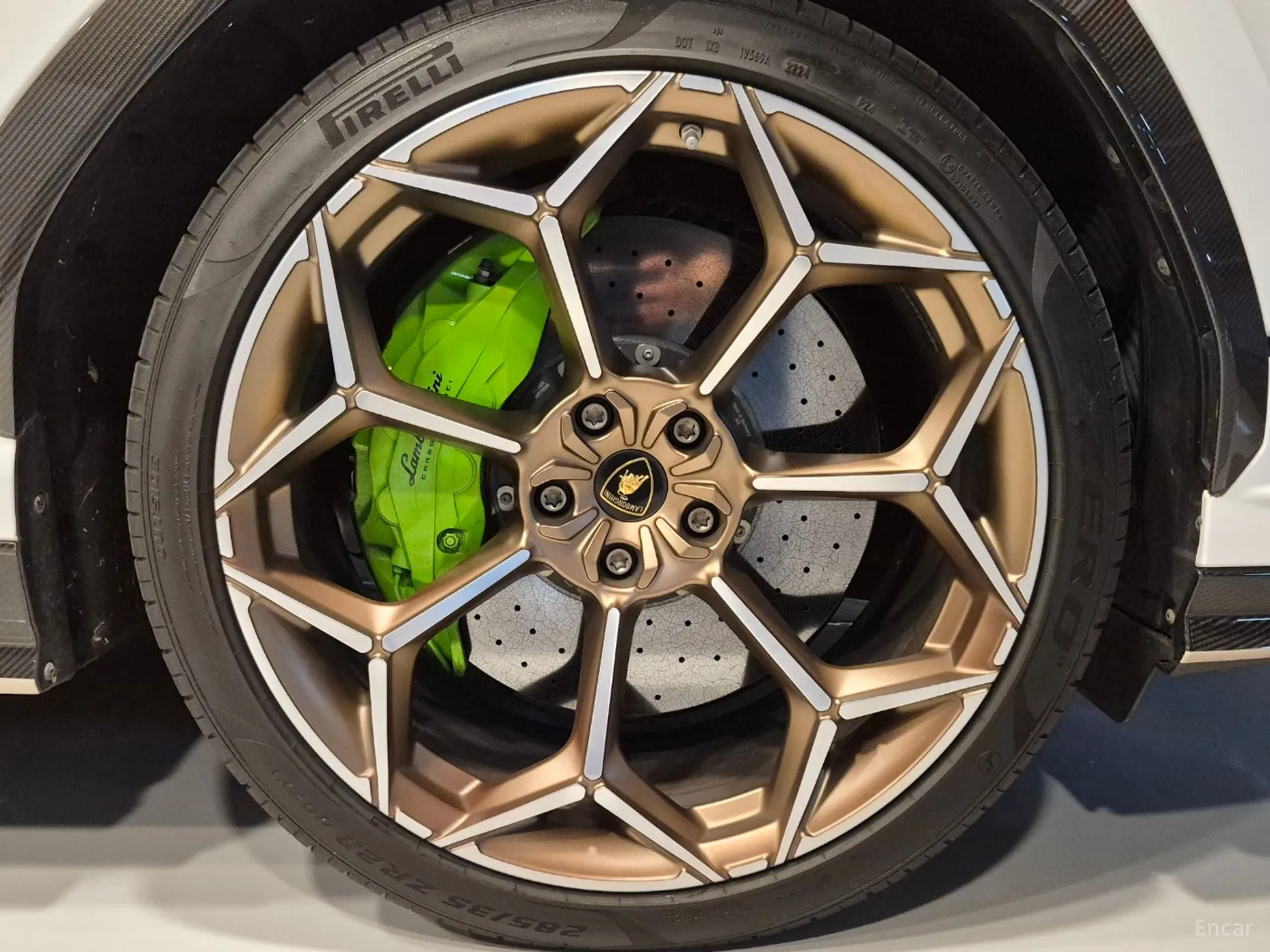 Lamborghini Urus превью 19
