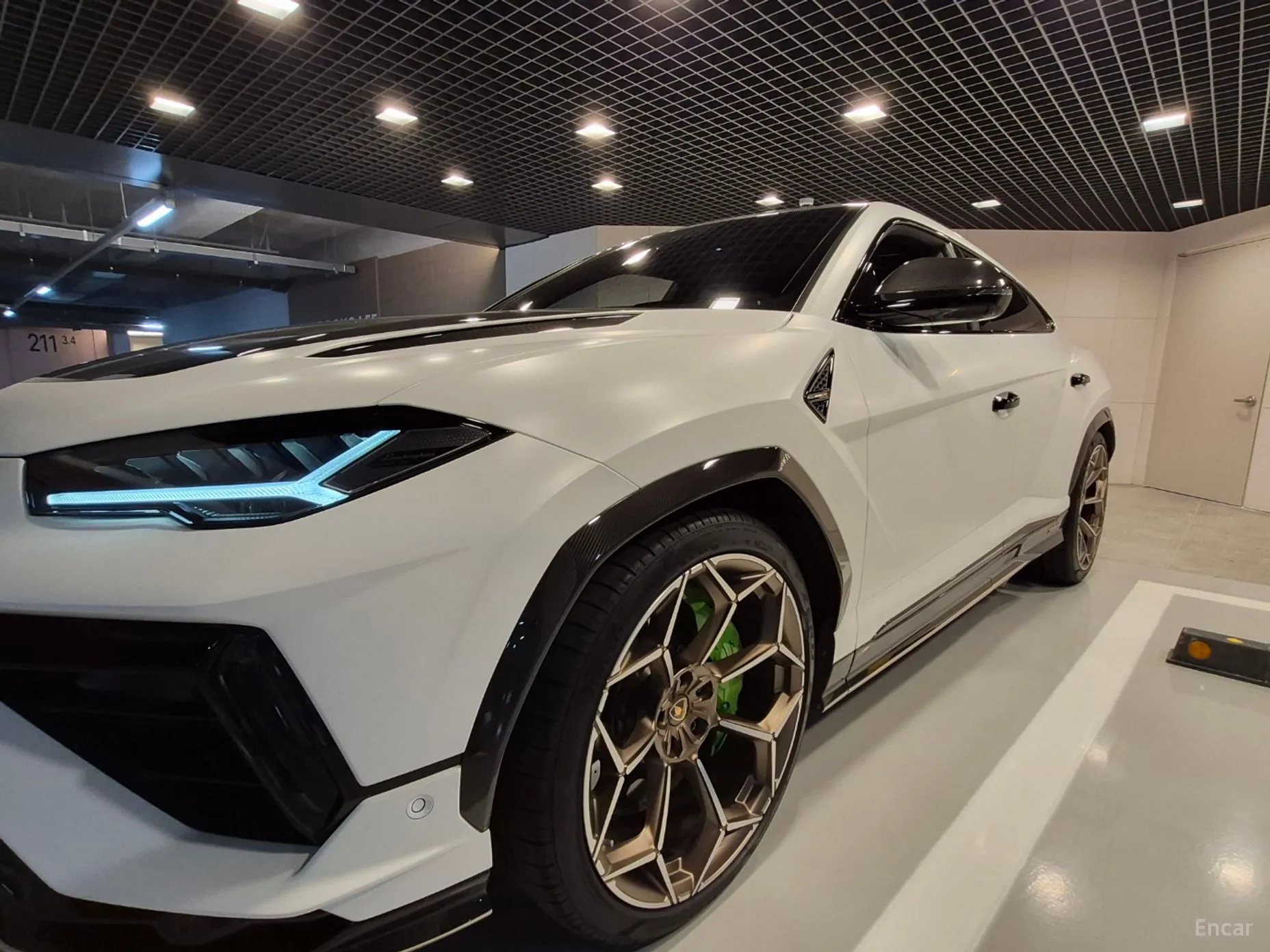 Lamborghini Urus превью 4
