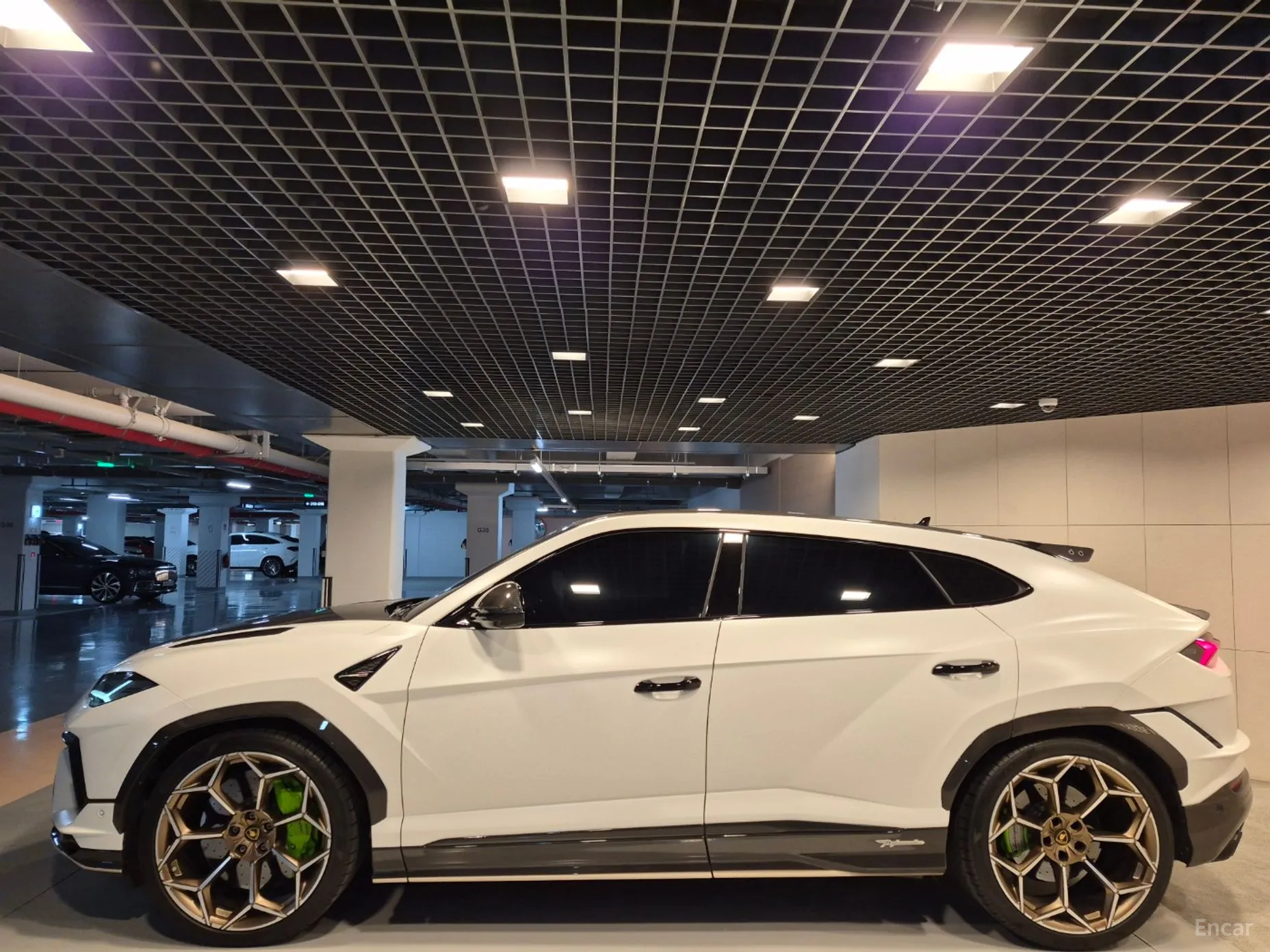 Lamborghini Urus превью 9
