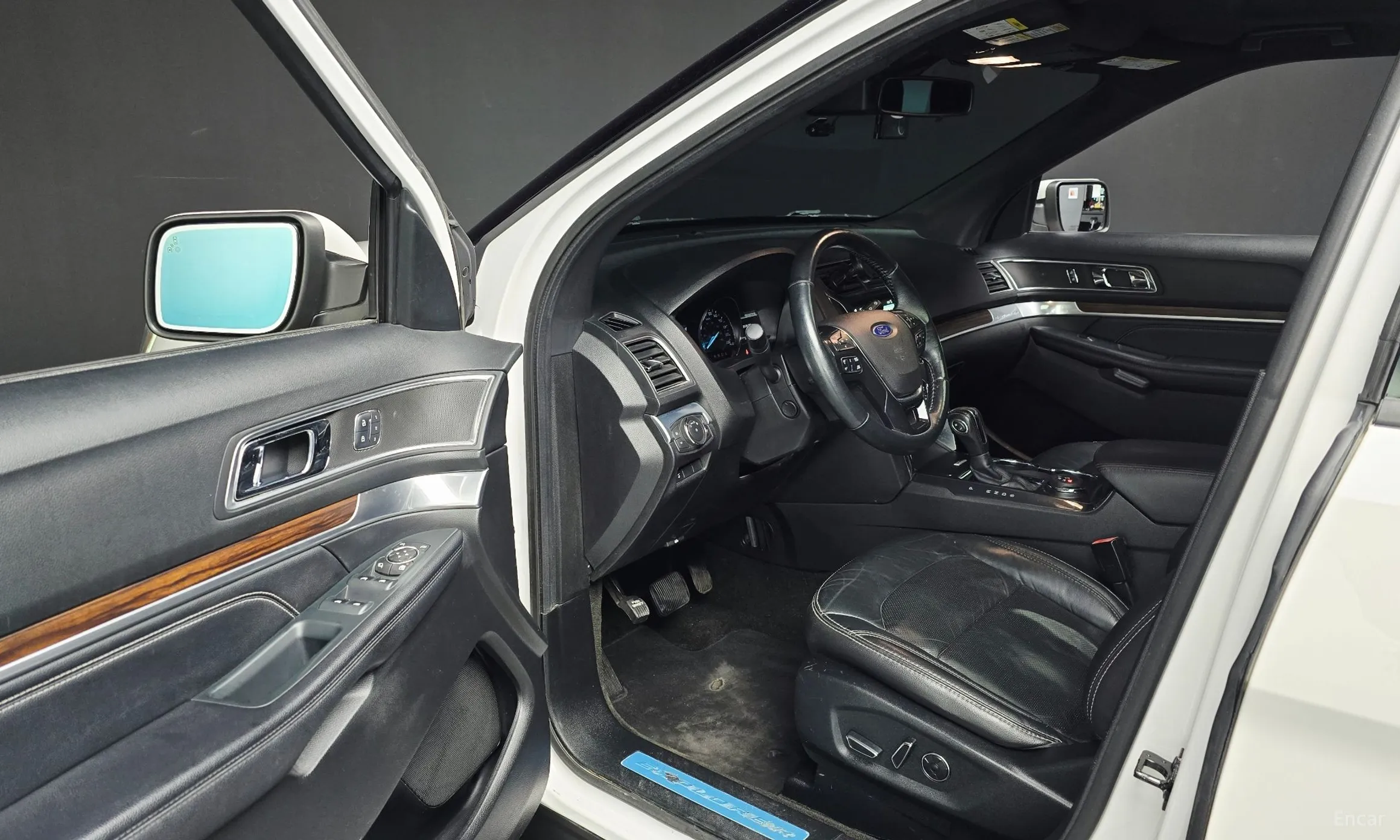 Ford Explorer превью 10