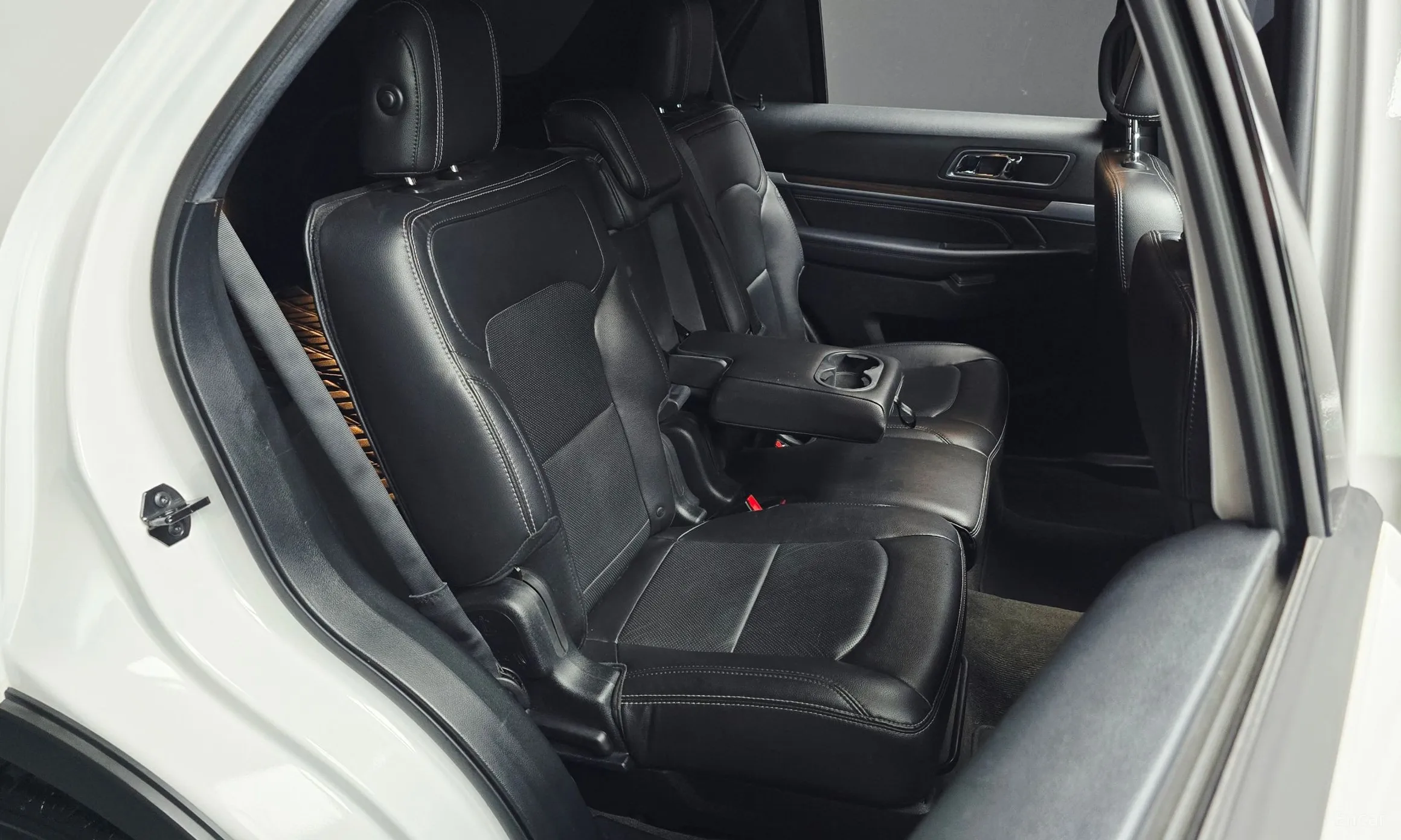 Ford Explorer превью 11