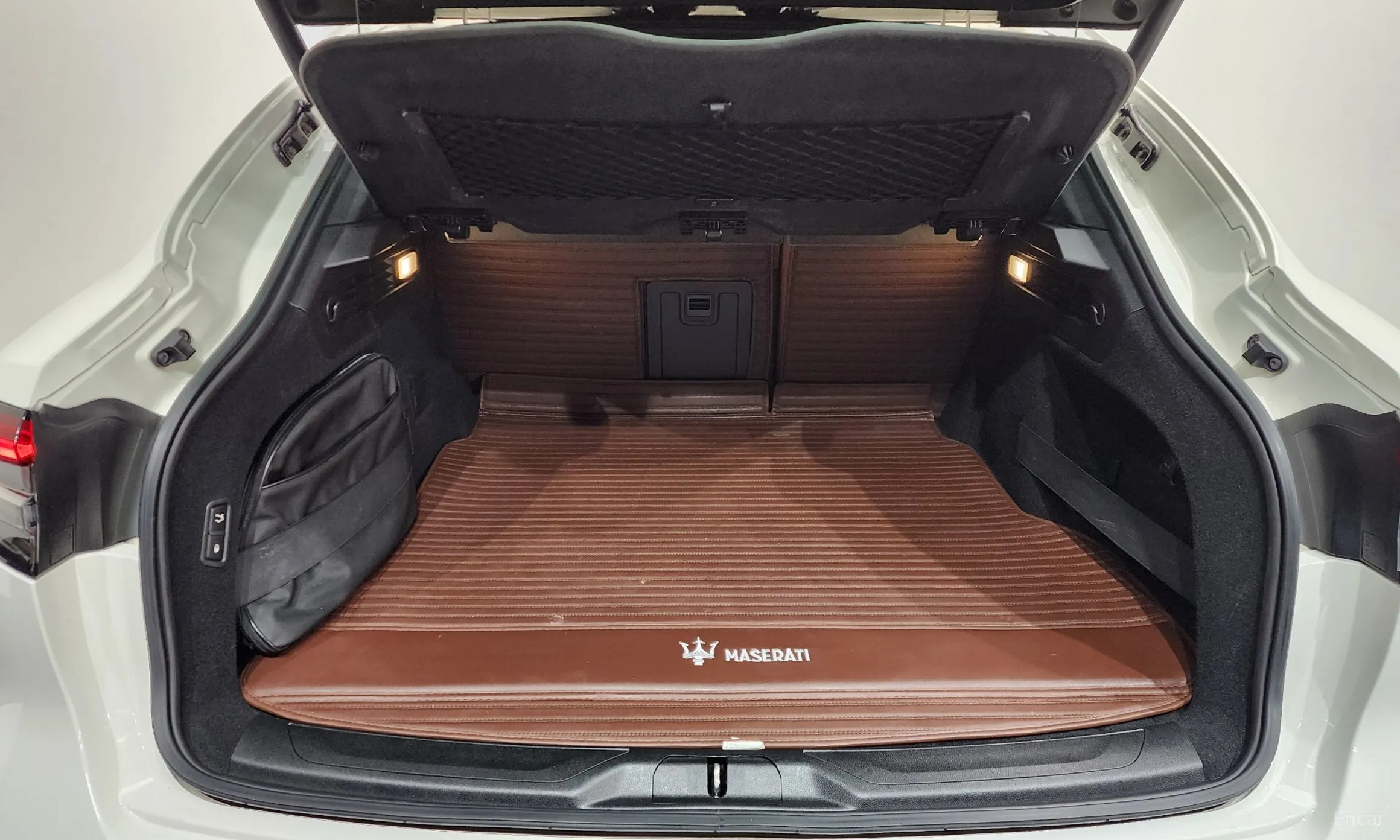 Maserati Levante превью 20