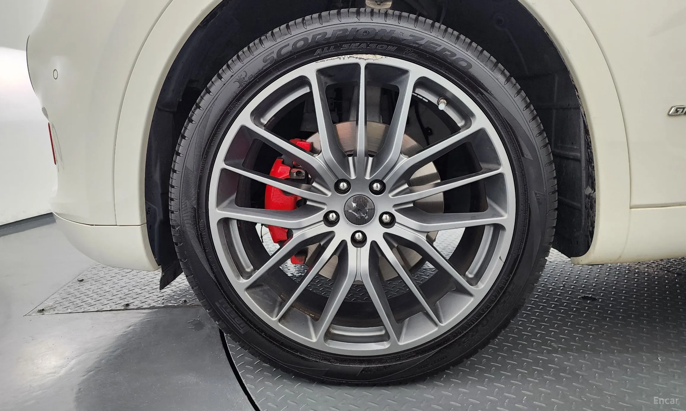 Maserati Levante превью 5